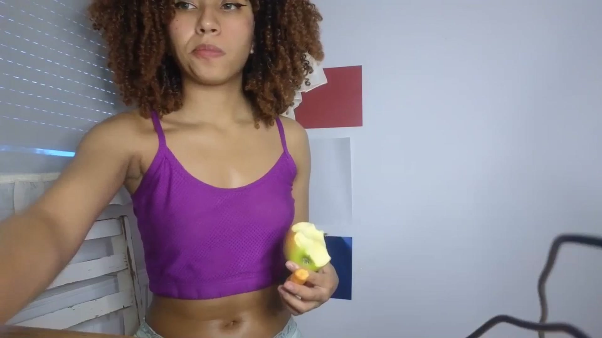 Gallery image thumbnail from Cofewithmilk's myfreecams stream on, 08/03/2023, 19:02 image 2 of 20