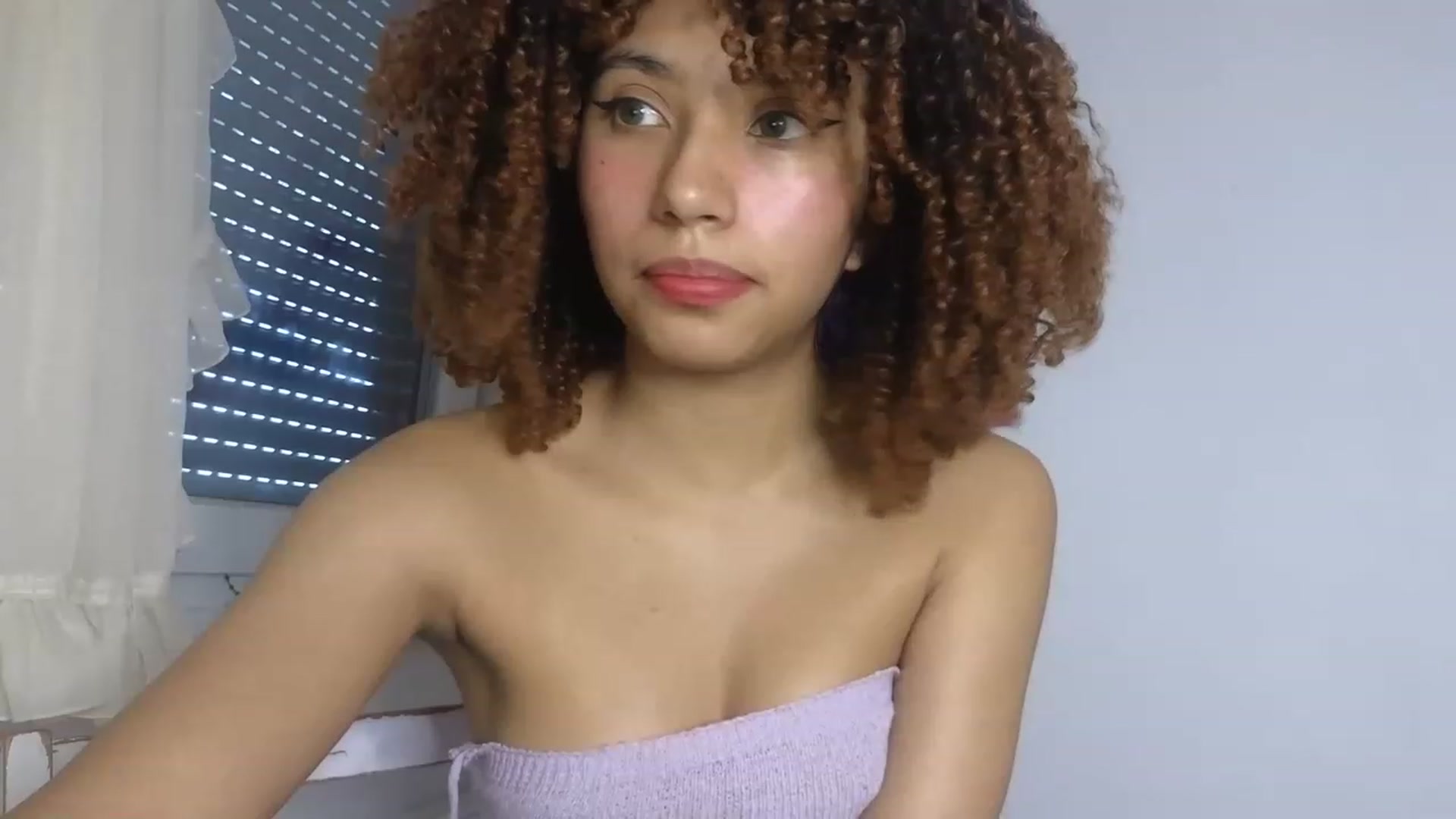 Gallery image thumbnail from Cofewithmilk's myfreecams stream on, 08/05/2023, 14:27 image 19 of 20