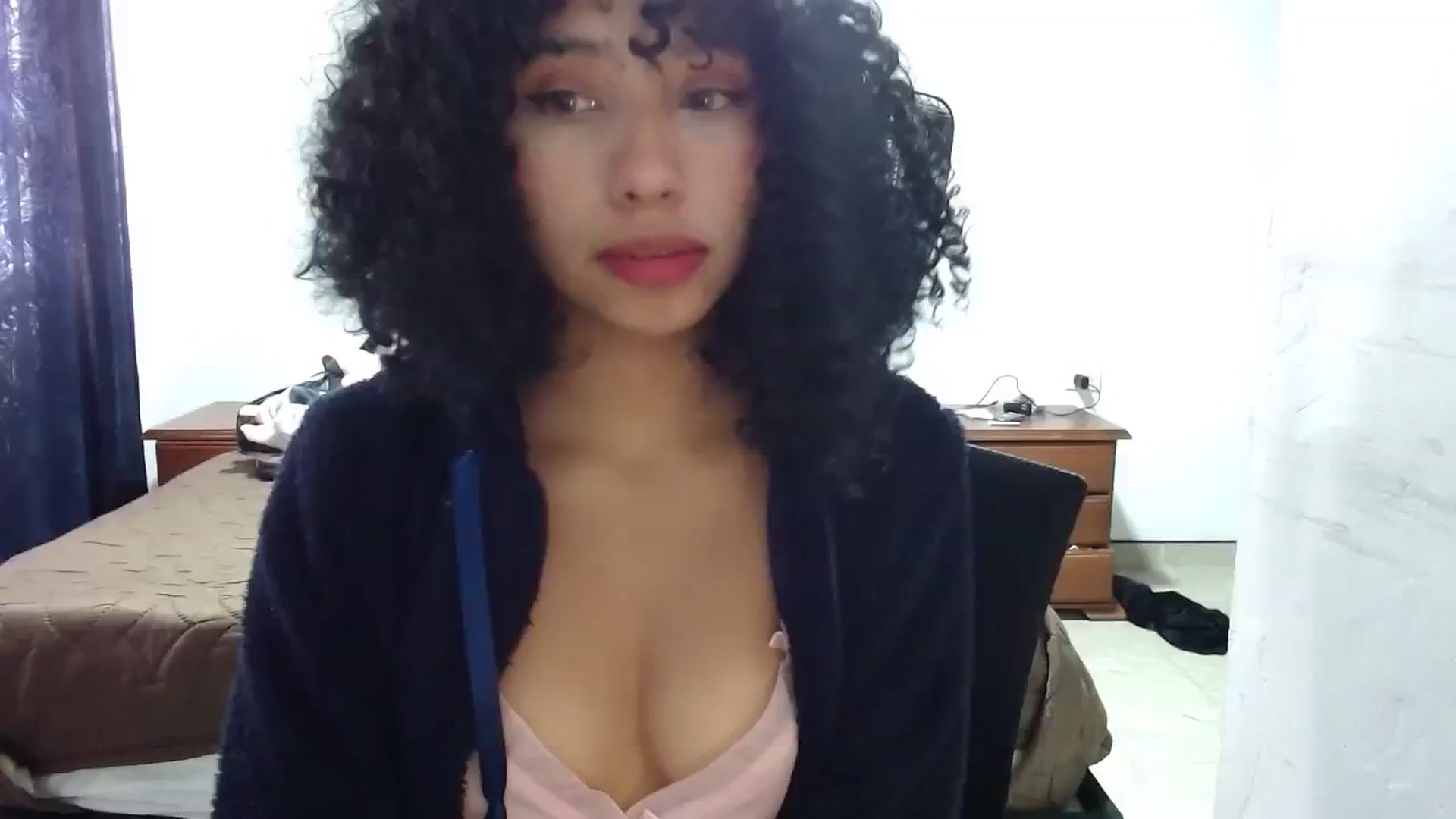 Gallery image thumbnail from Cofewithmilk's myfreecams stream on, 09/24/2023, 13:34 image 1 of 20