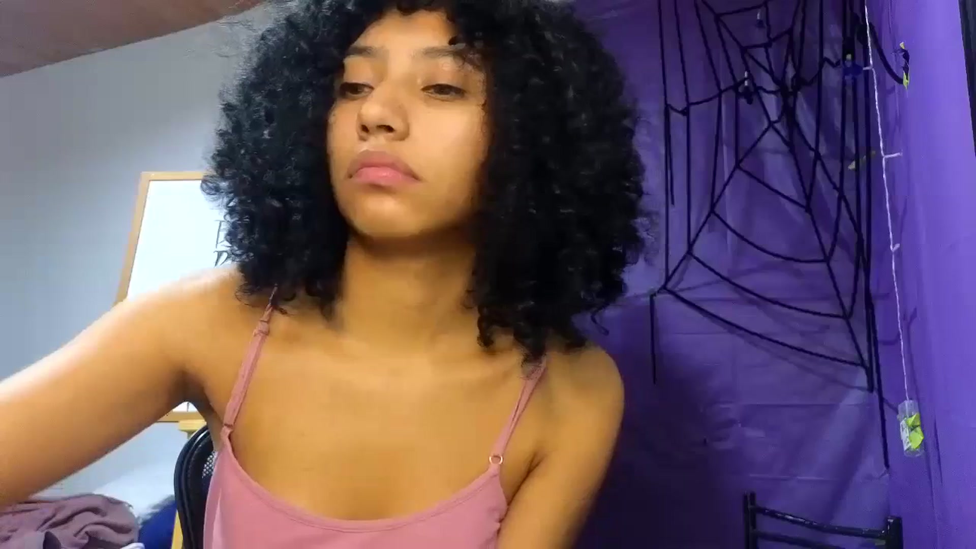 Gallery image thumbnail from Cofewithmilk's myfreecams stream on, 10/20/2023, 16:06 image 17 of 20