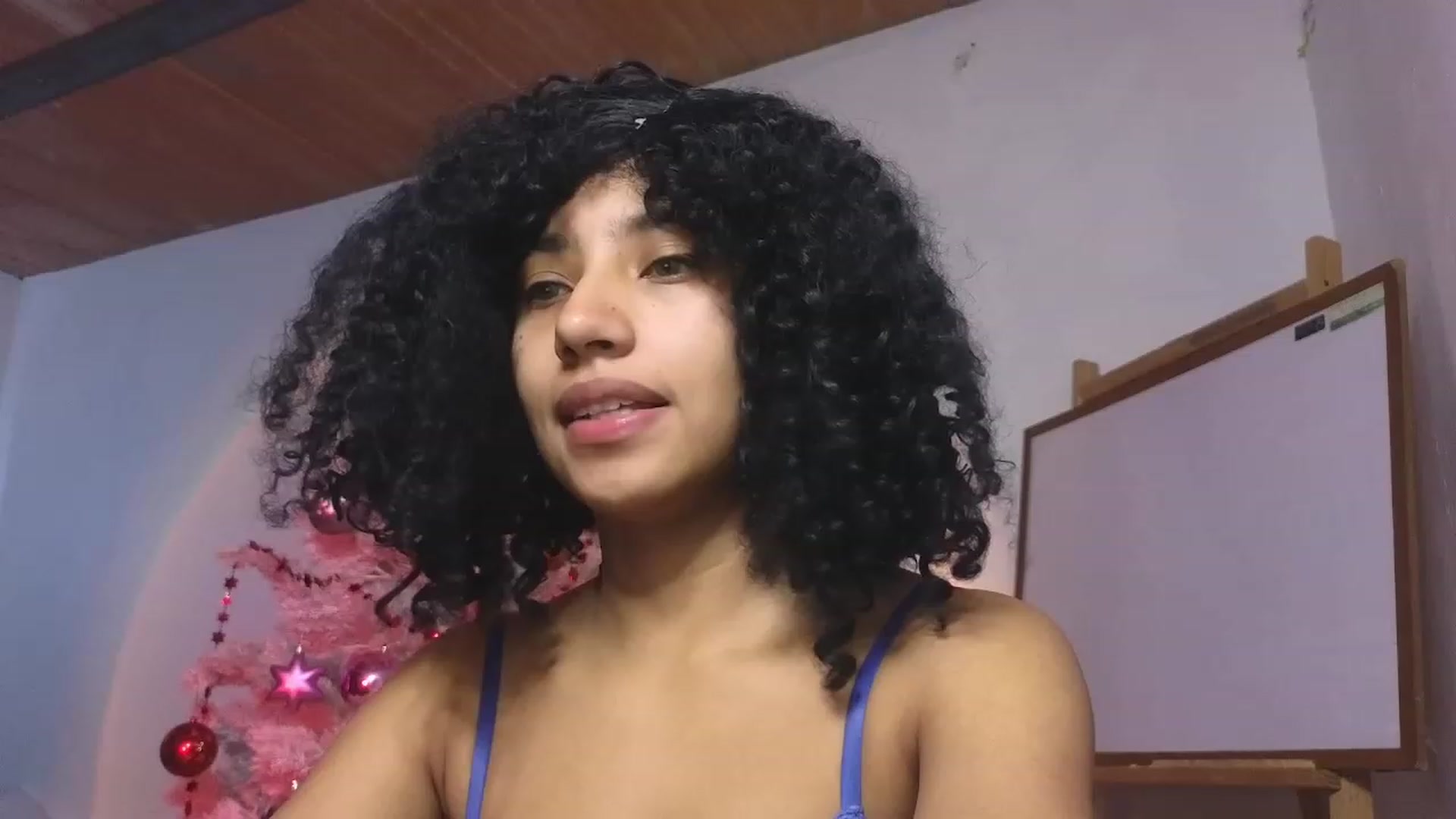 Gallery image thumbnail from Cofewithmilk's myfreecams stream on, 12/21/2023, 16:38 image 6 of 20