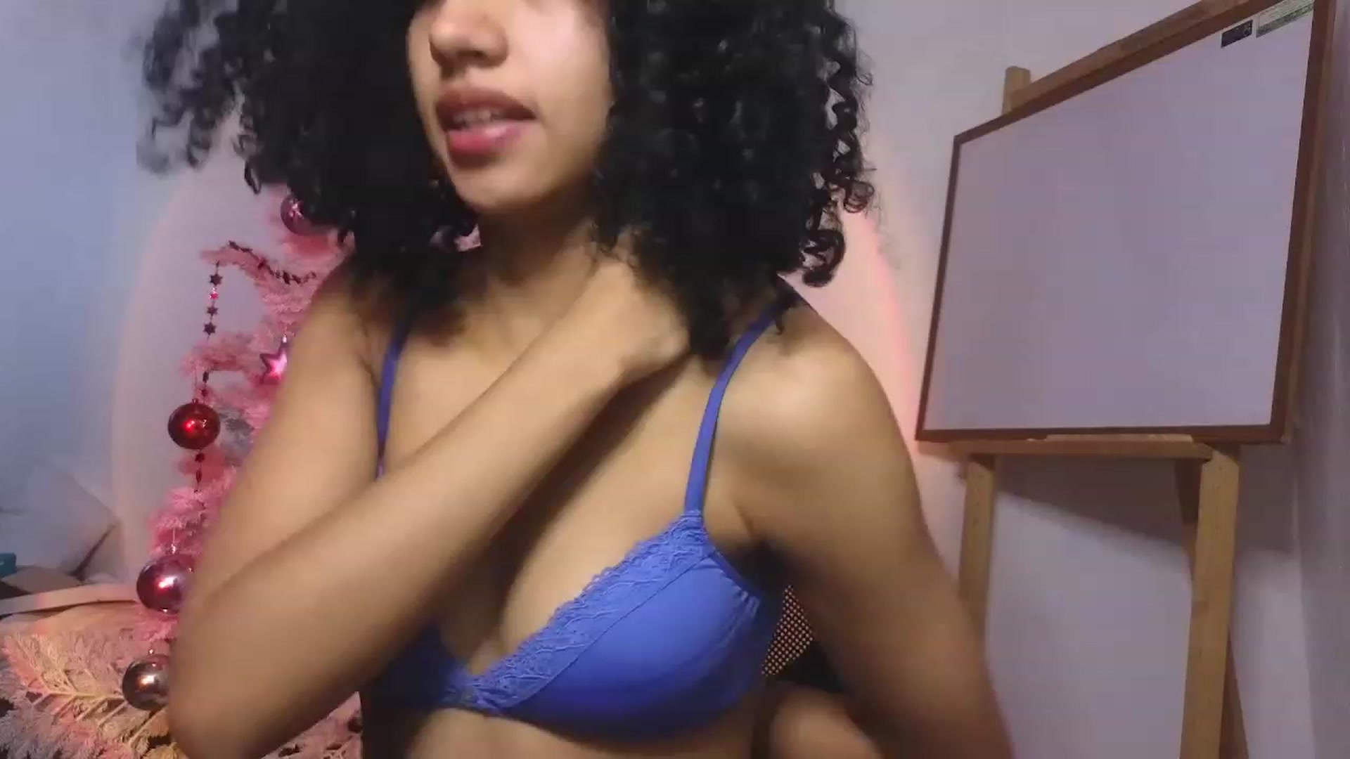 Gallery image thumbnail from Cofewithmilk's myfreecams stream on, 12/21/2023, 16:38 image 15 of 20