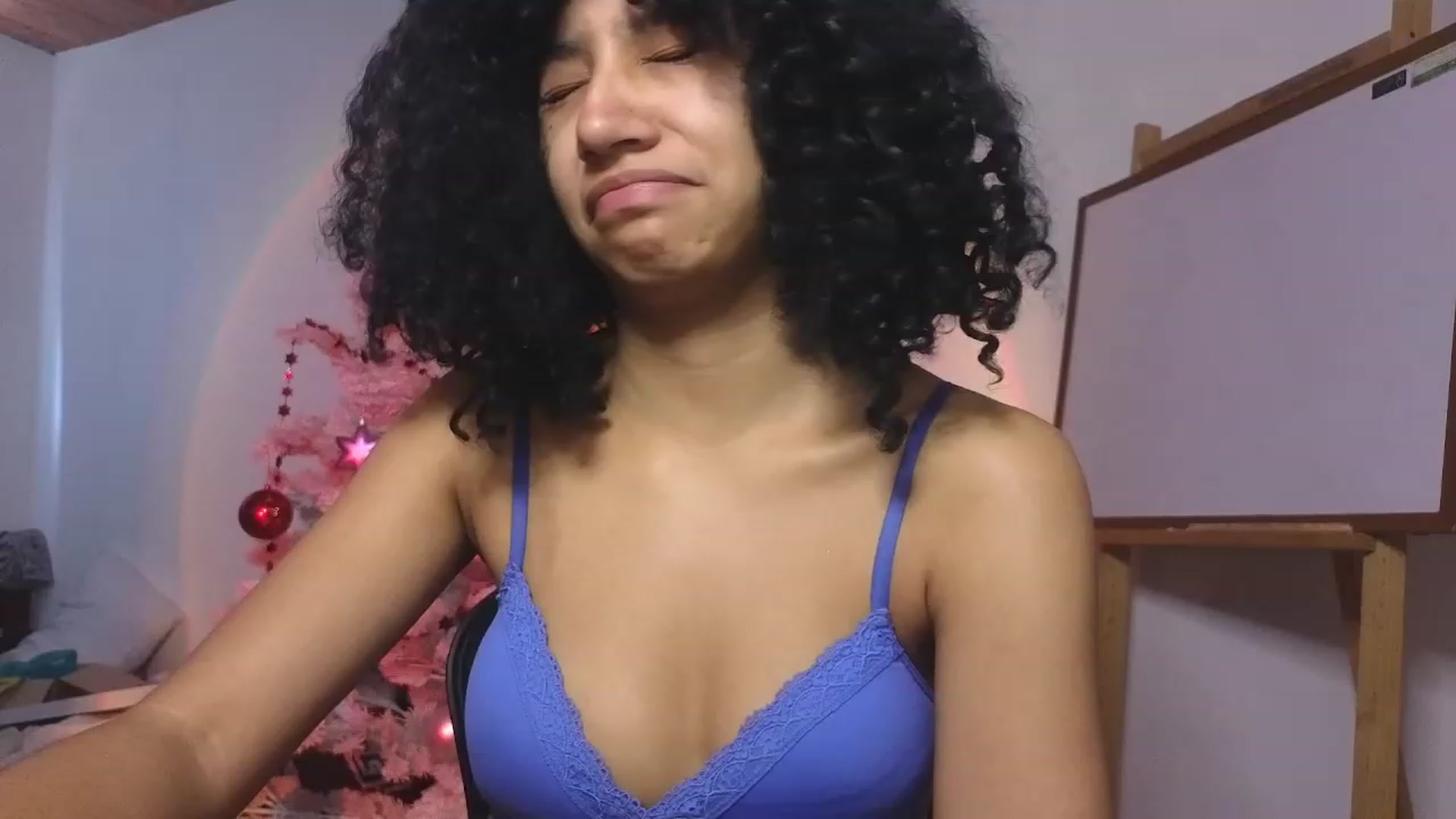 Gallery image thumbnail from Cofewithmilk's myfreecams stream on, 12/21/2023, 16:38 image 2 of 20