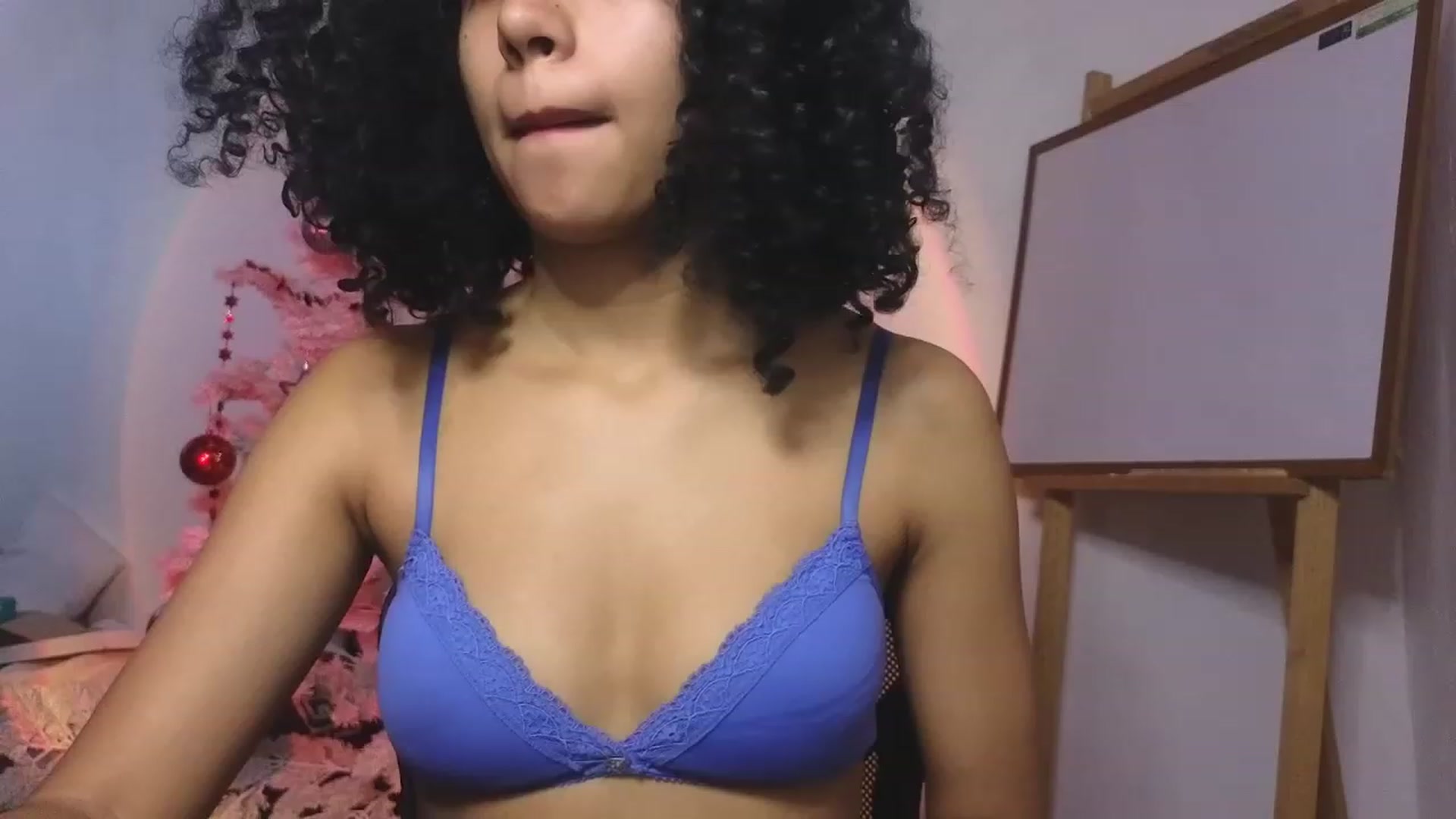 Gallery image thumbnail from Cofewithmilk's myfreecams stream on, 12/21/2023, 16:38 image 19 of 20