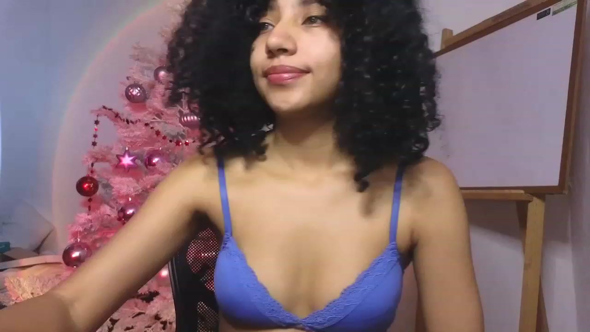 Gallery image thumbnail from Cofewithmilk's myfreecams stream on, 12/21/2023, 16:38 image 9 of 20