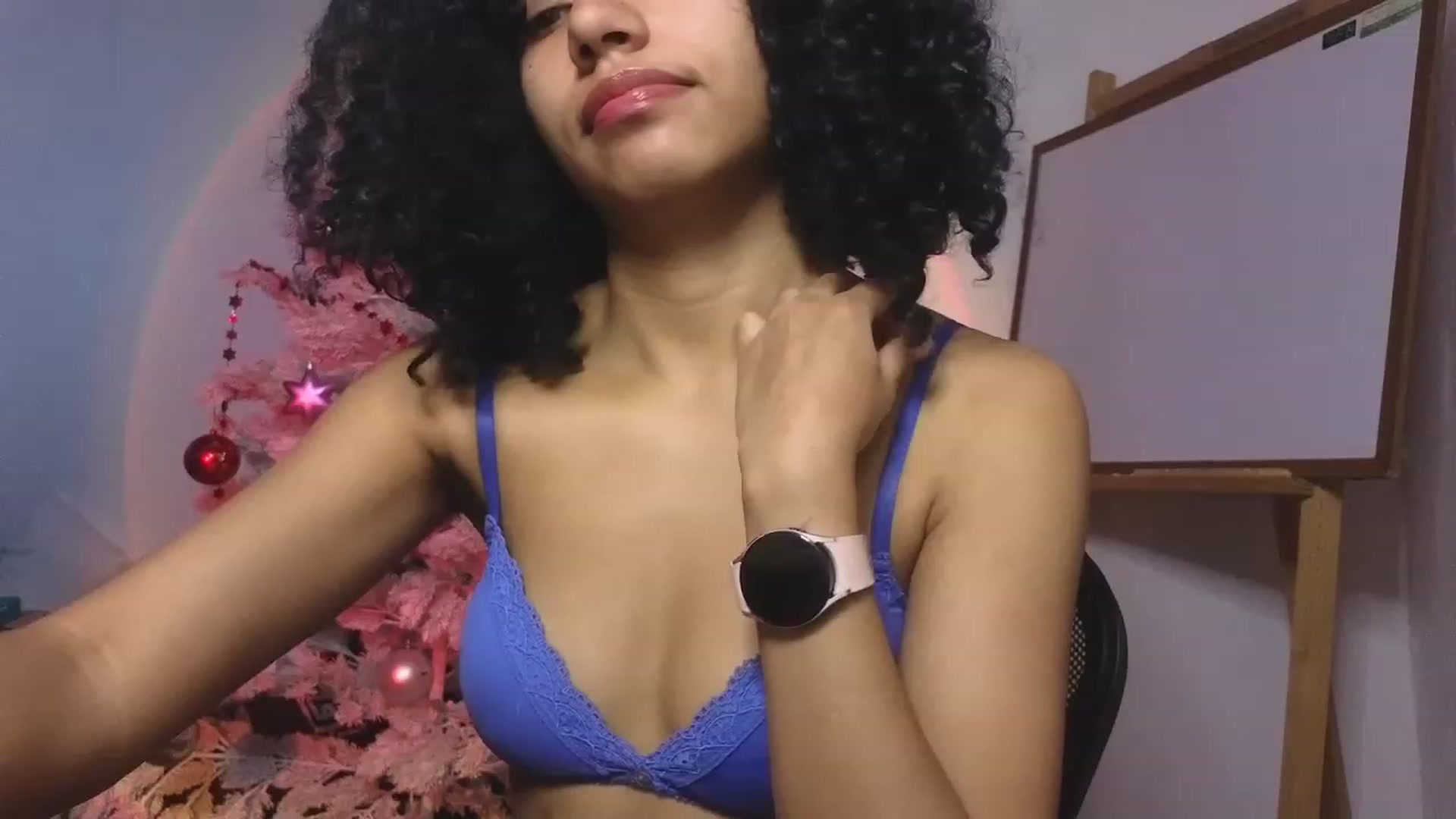Gallery image thumbnail from Cofewithmilk's myfreecams stream on, 12/21/2023, 16:38 image 8 of 20