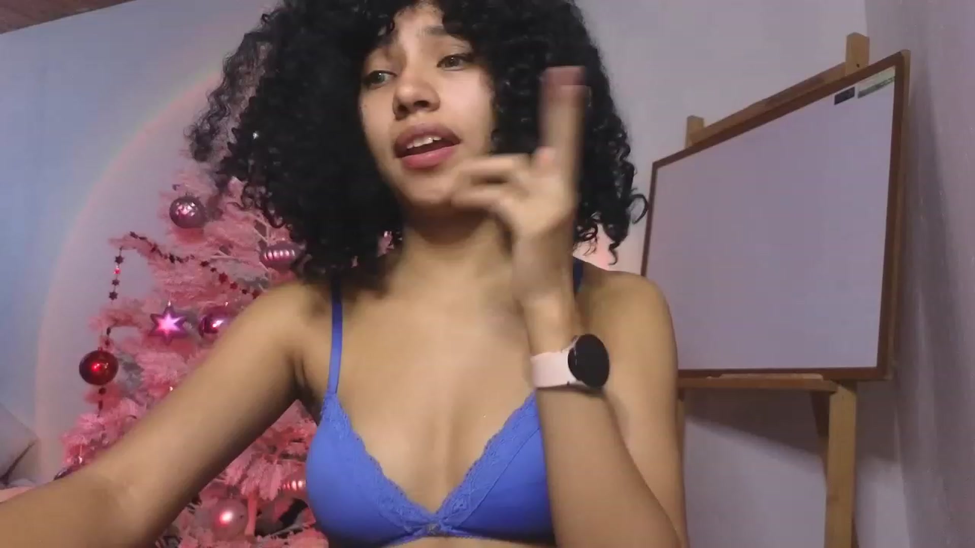 Gallery image thumbnail from Cofewithmilk's myfreecams stream on, 12/21/2023, 17:44 image 5 of 20