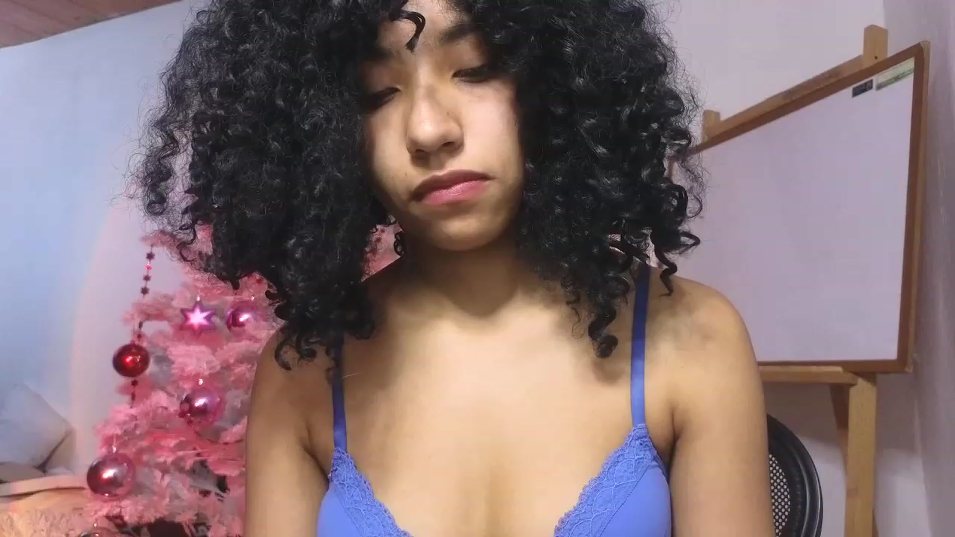 Gallery image thumbnail from Cofewithmilk's myfreecams stream on, 12/21/2023, 17:44 image 19 of 20