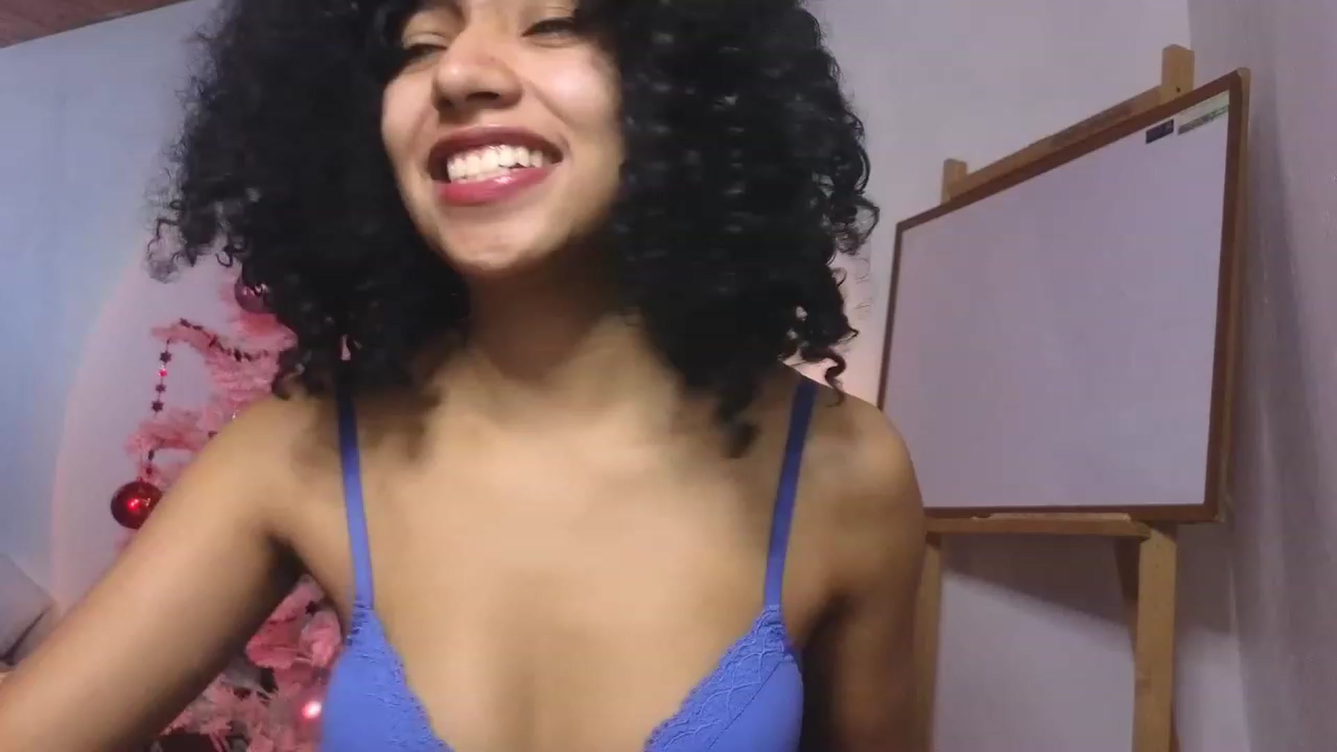 Gallery image thumbnail from Cofewithmilk's myfreecams stream on, 12/21/2023, 17:44 image 9 of 20