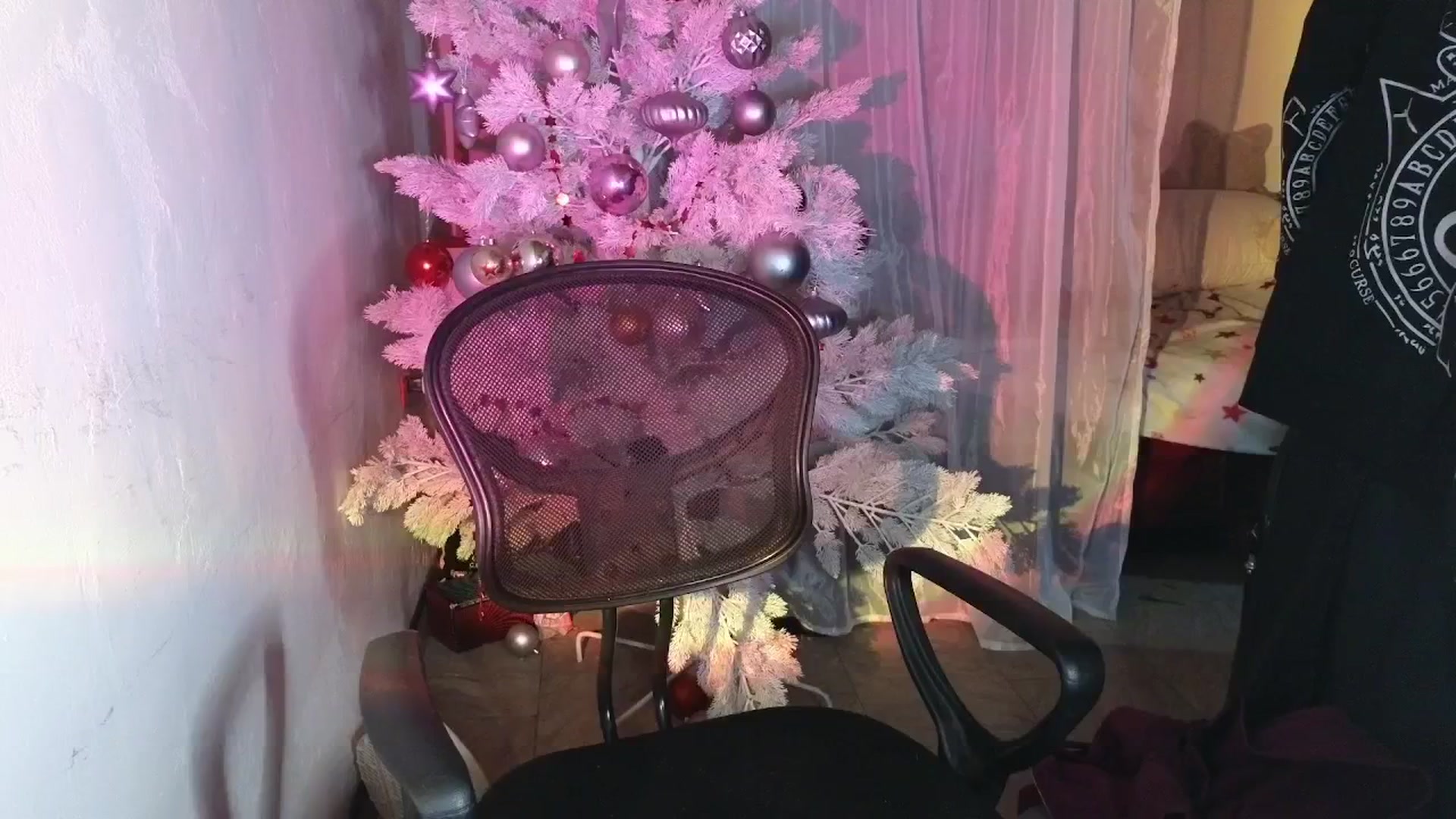 Gallery image thumbnail from Cofewithmilk's myfreecams stream on, 12/18/2025, 07:05 image 9 of 20