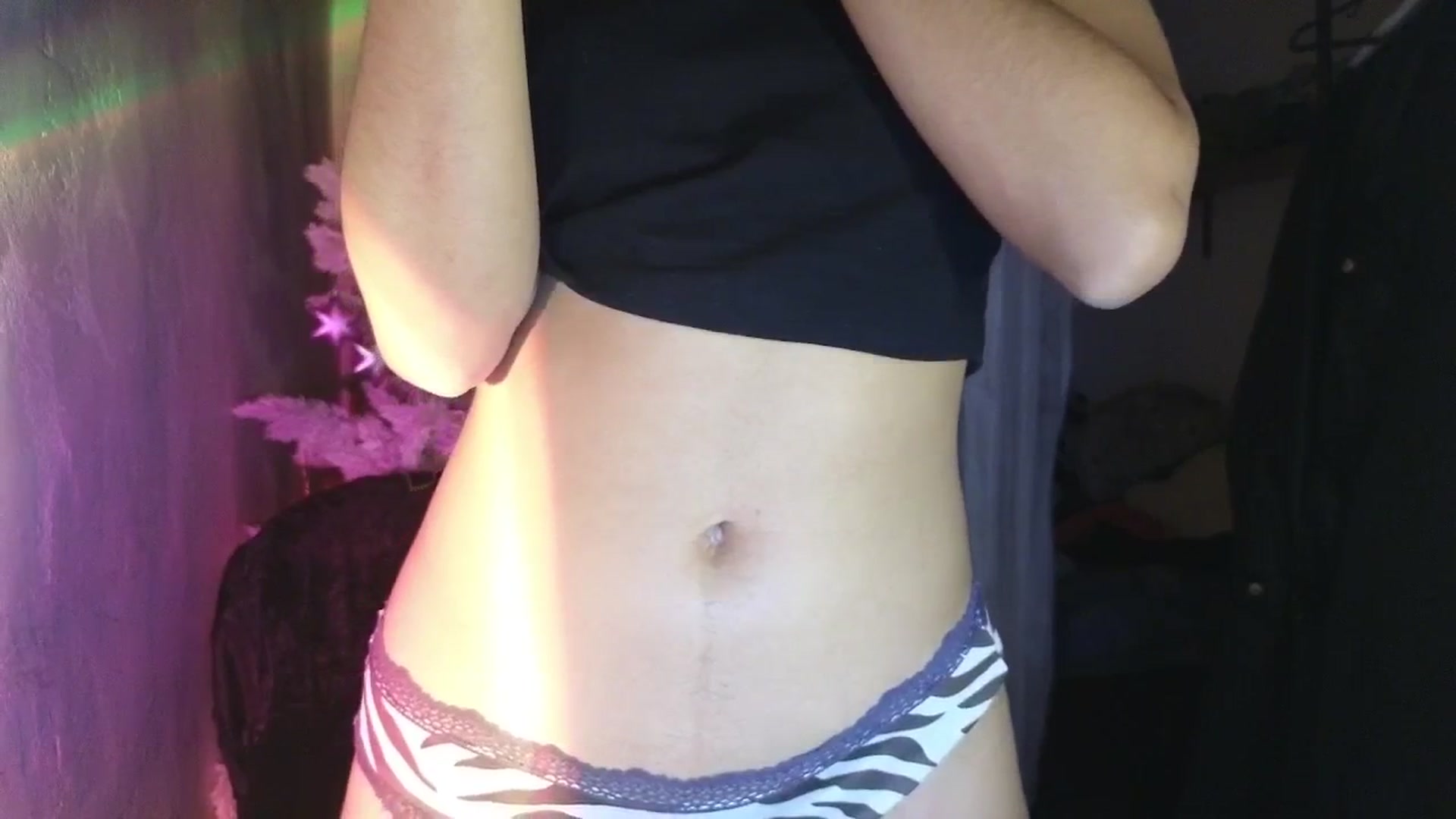 Gallery image thumbnail from Cofewithmilk's myfreecams stream on, 12/24/2025, 07:20 image 13 of 20