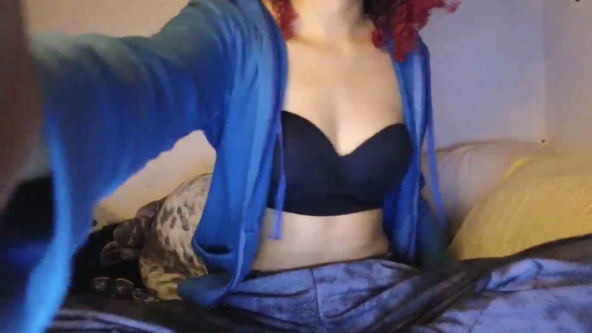 Gallery image thumbnail from Cofewithmilk's myfreecams stream on, 12/28/2025, 08:48 image 10 of 20