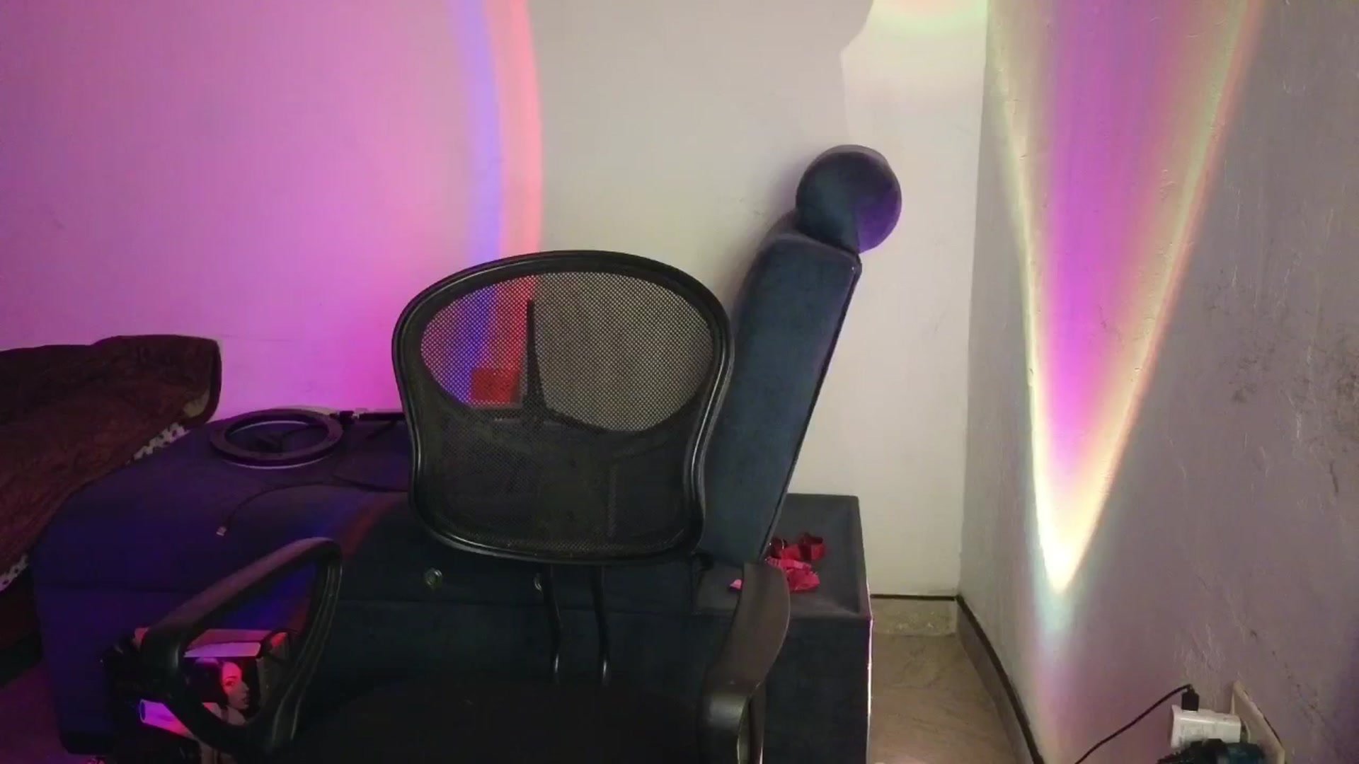 Gallery image thumbnail from Cofewithmilk's myfreecams stream on, 03/25/2026, 07:21 image 6 of 20