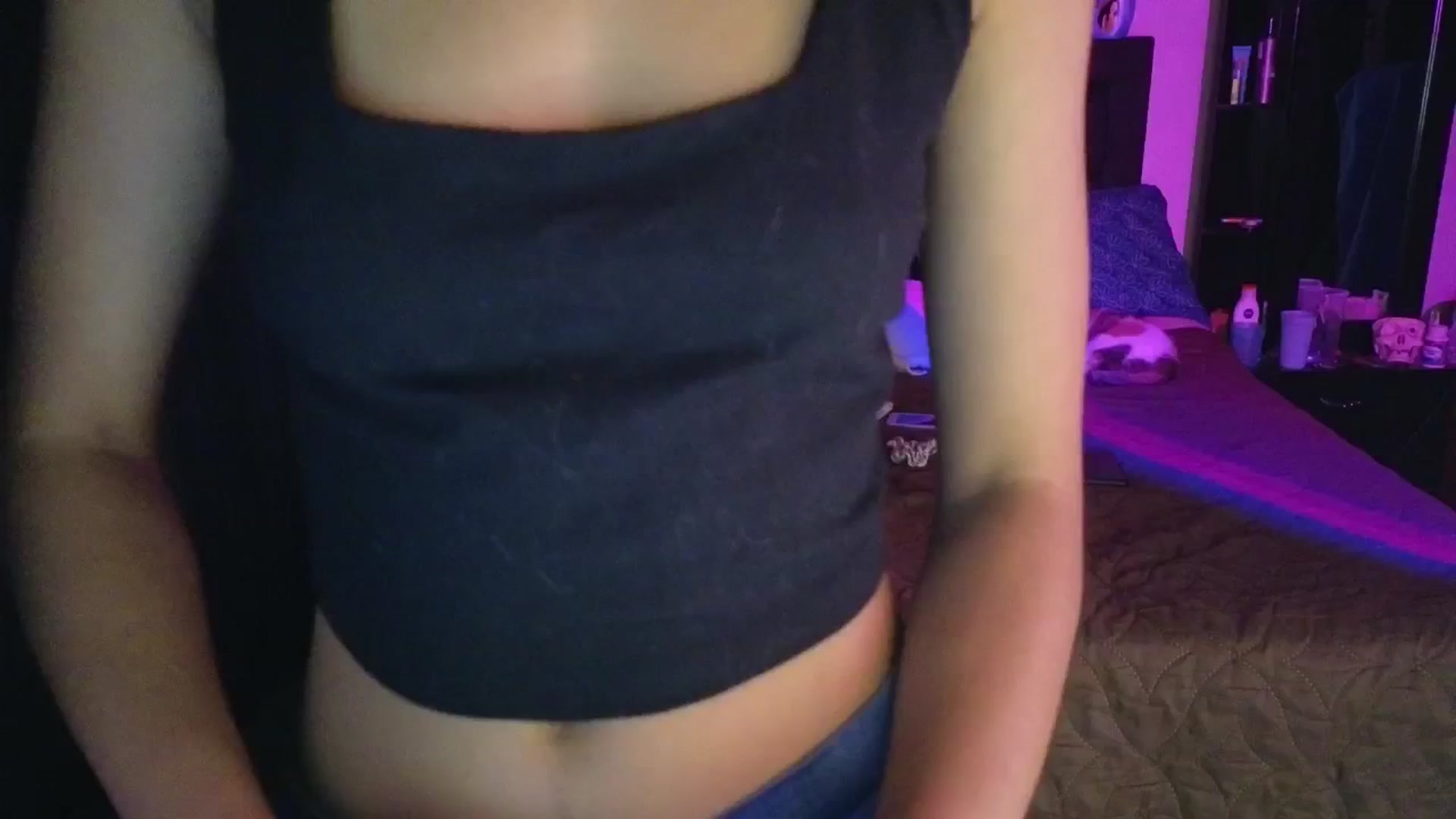 Gallery image thumbnail from Cofewithmilk's myfreecams stream on, 04/16/2026, 06:22 image 9 of 20