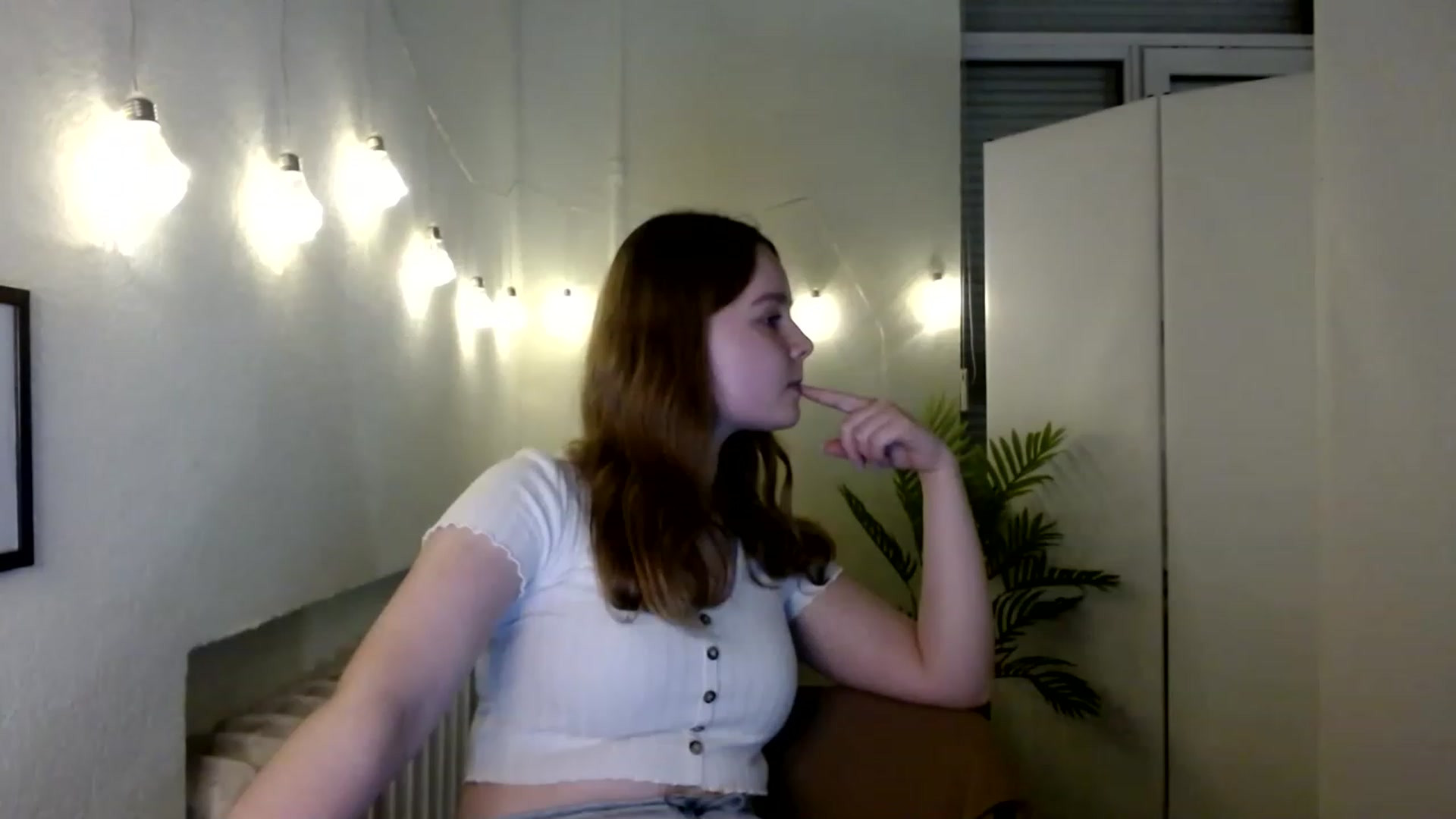 Gallery image thumbnail from Cold_Moon's myfreecams stream on, 11/25/2022, 12:34 image 17 of 20