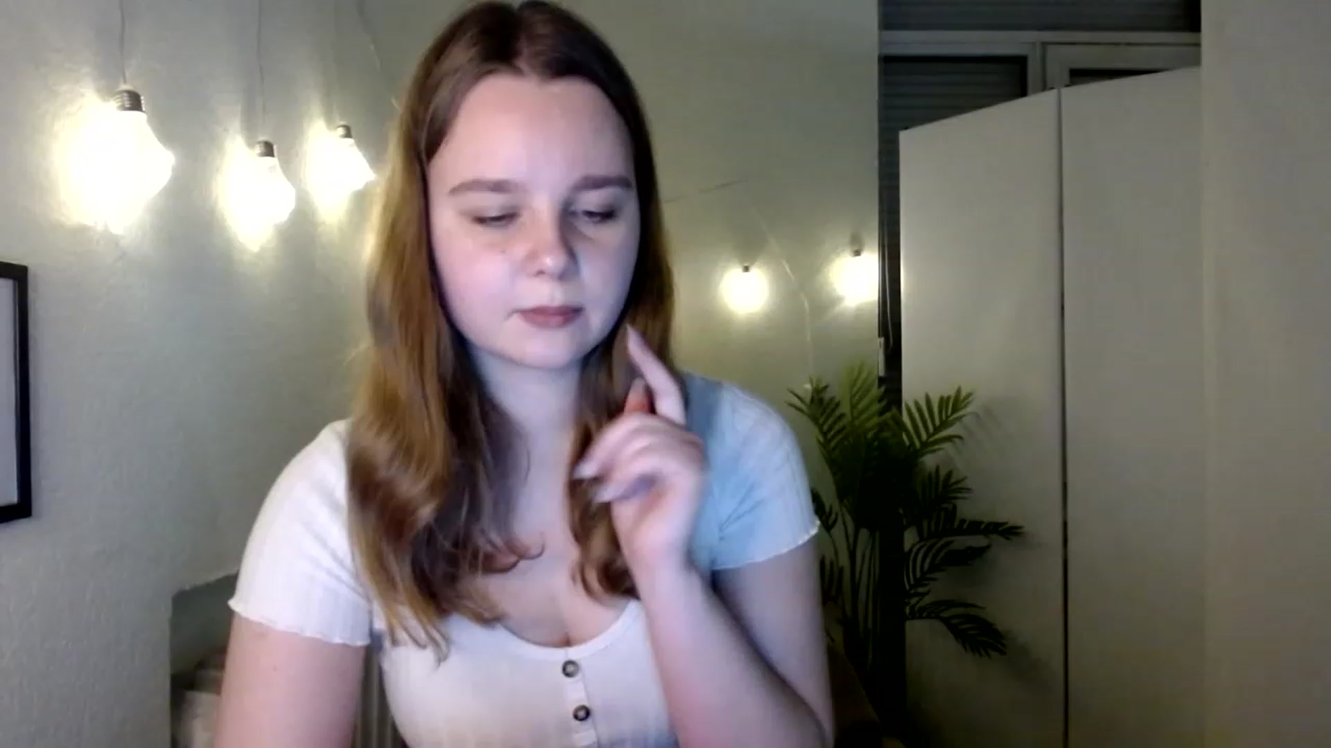 Gallery image thumbnail from Cold_Moon's myfreecams stream on, 11/25/2022, 12:55 image 18 of 20