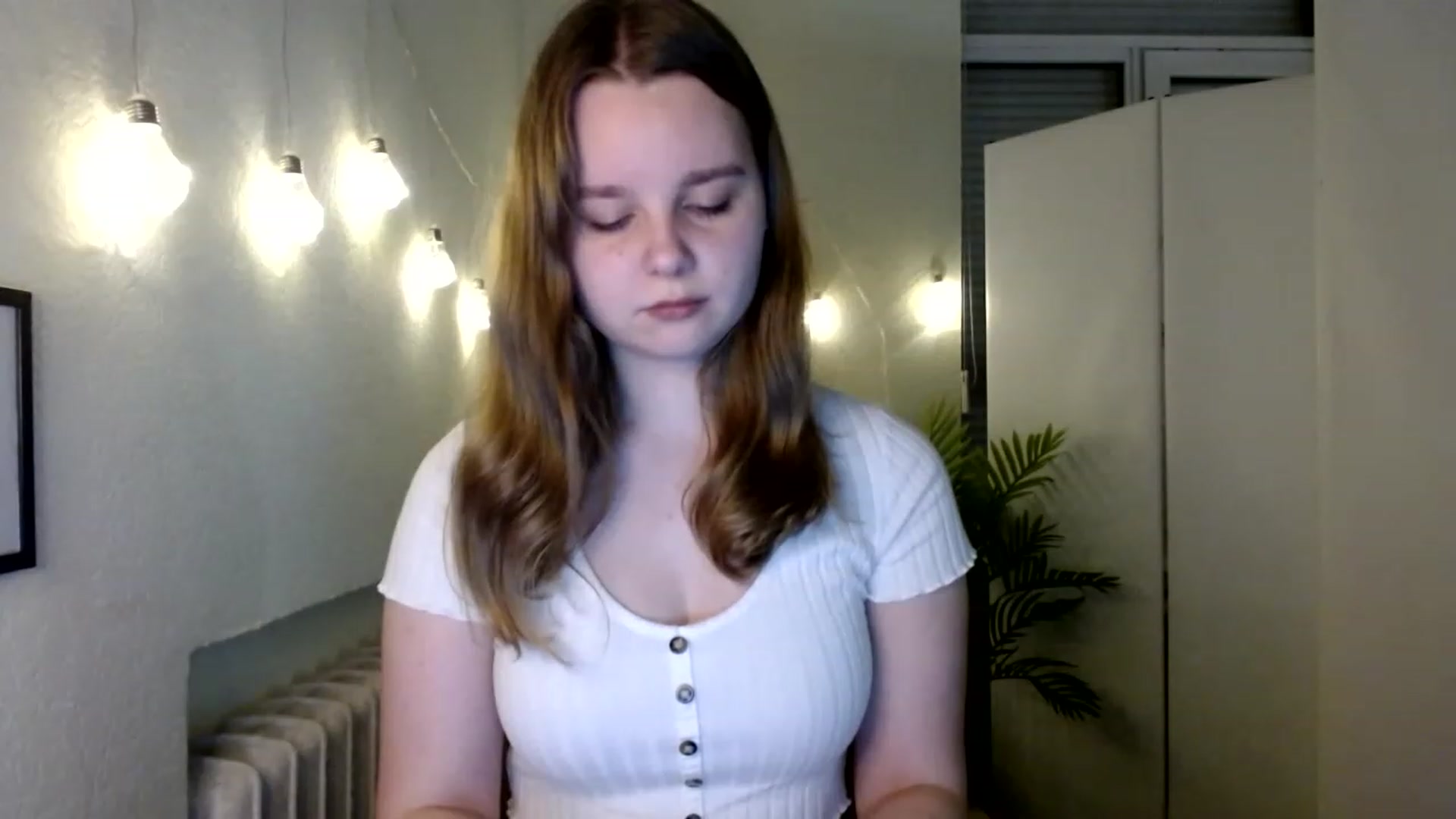 Gallery image thumbnail from Cold_Moon's myfreecams stream on, 11/25/2022, 14:00 image 14 of 20