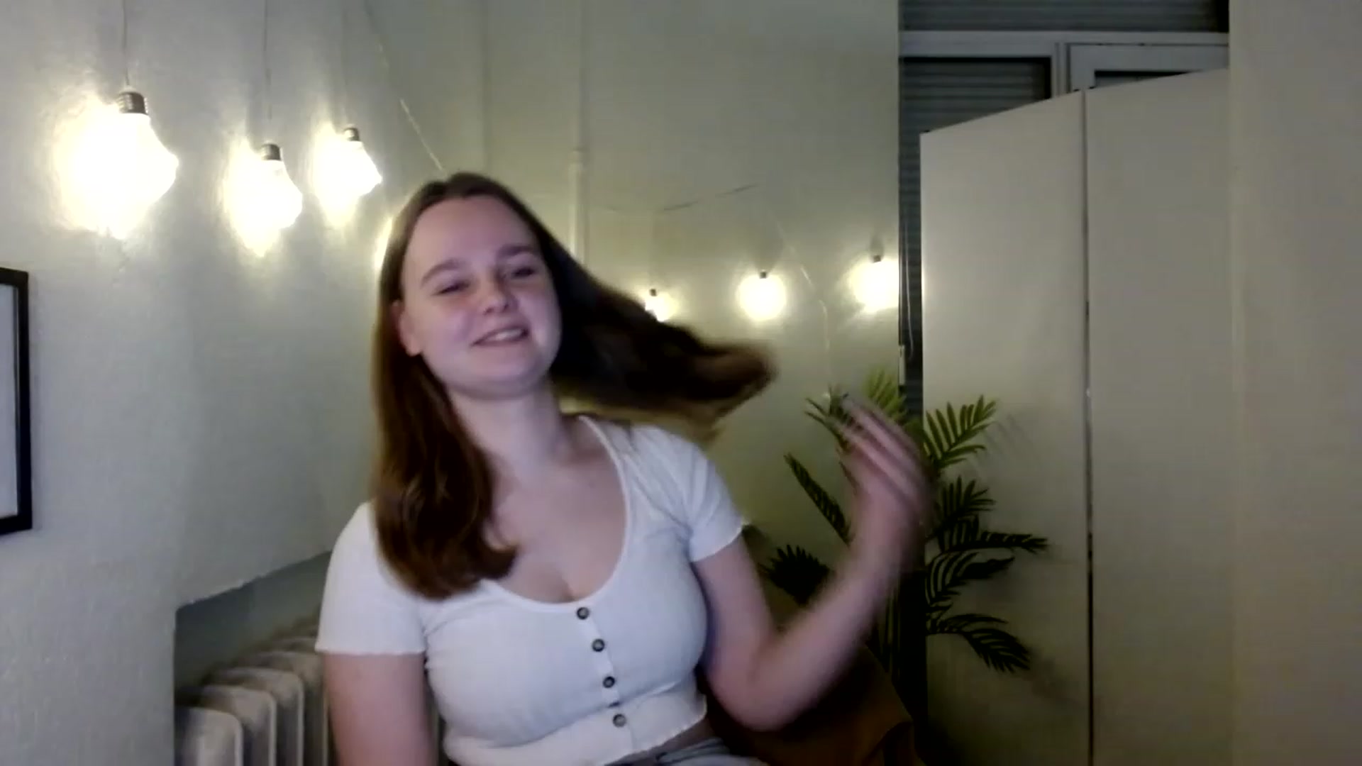 Gallery image thumbnail from Cold_Moon's myfreecams stream on, 11/25/2022, 14:00 image 16 of 20