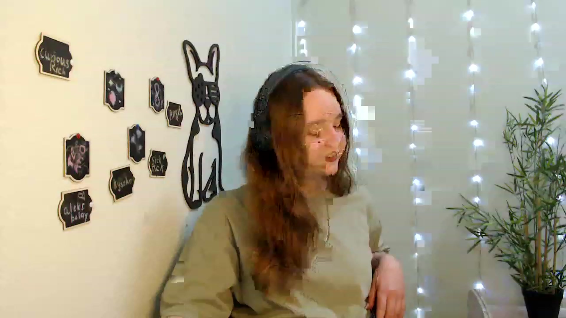 Gallery image thumbnail from Cold_Moon's myfreecams stream on, 05/21/2023, 12:24 image 11 of 20