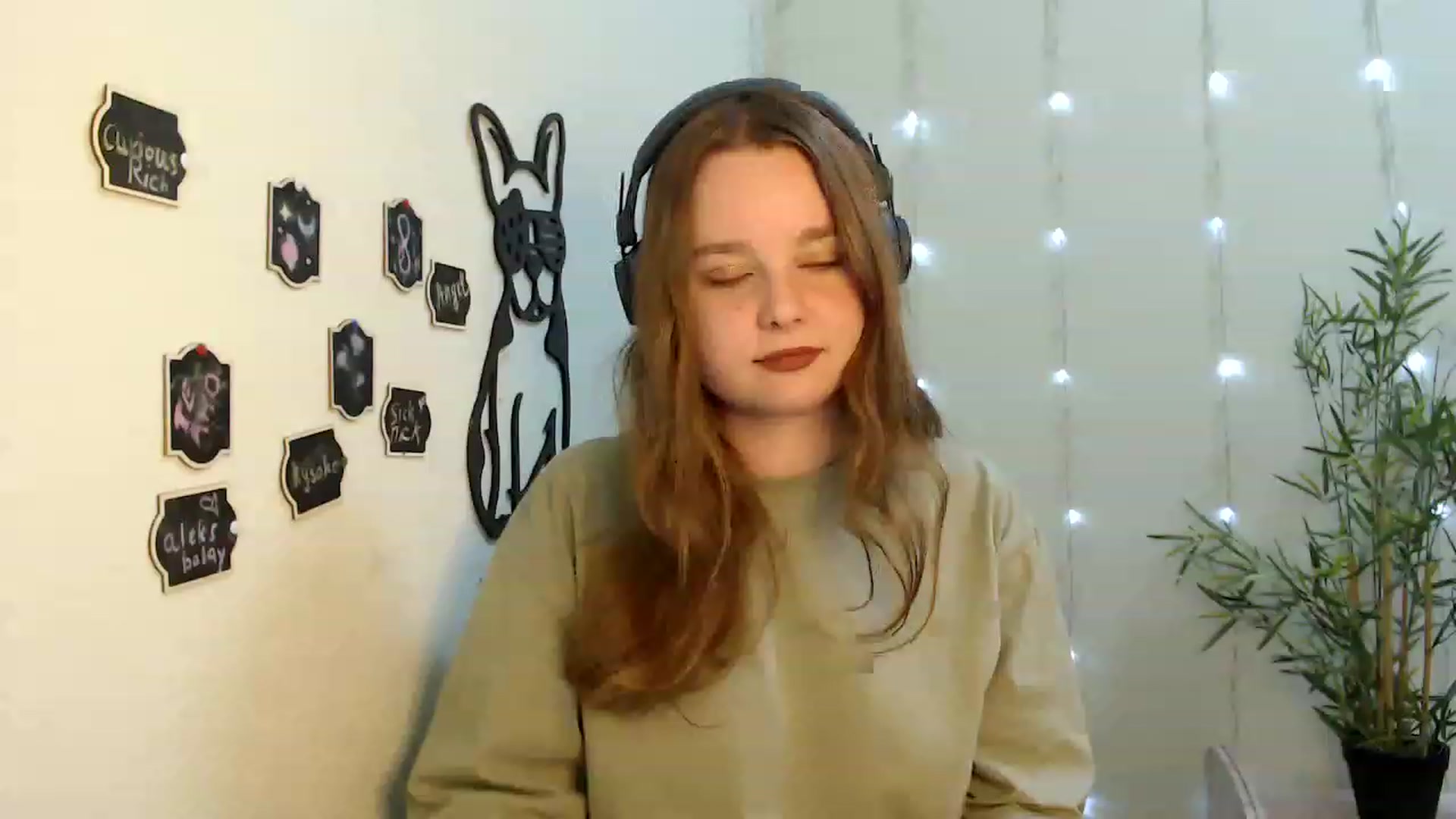 Gallery image thumbnail from Cold_Moon's myfreecams stream on, 05/21/2023, 12:24 image 15 of 20