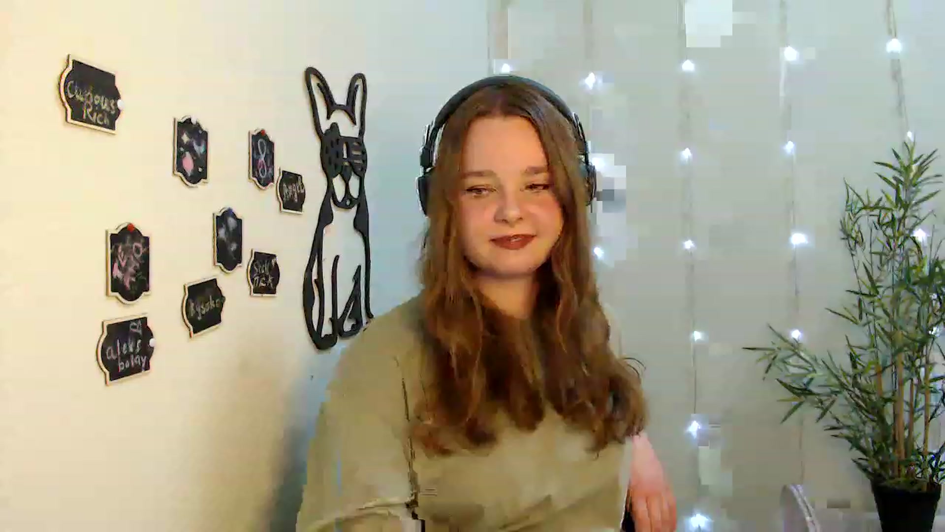 Gallery image thumbnail from Cold_Moon's myfreecams stream on, 05/21/2023, 12:24 image 18 of 20