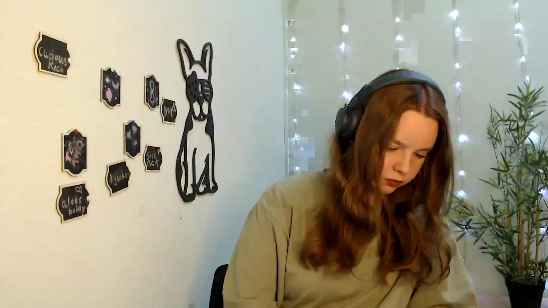 Gallery image thumbnail from Cold_Moon's myfreecams stream on, 05/21/2023, 12:24 image 7 of 20