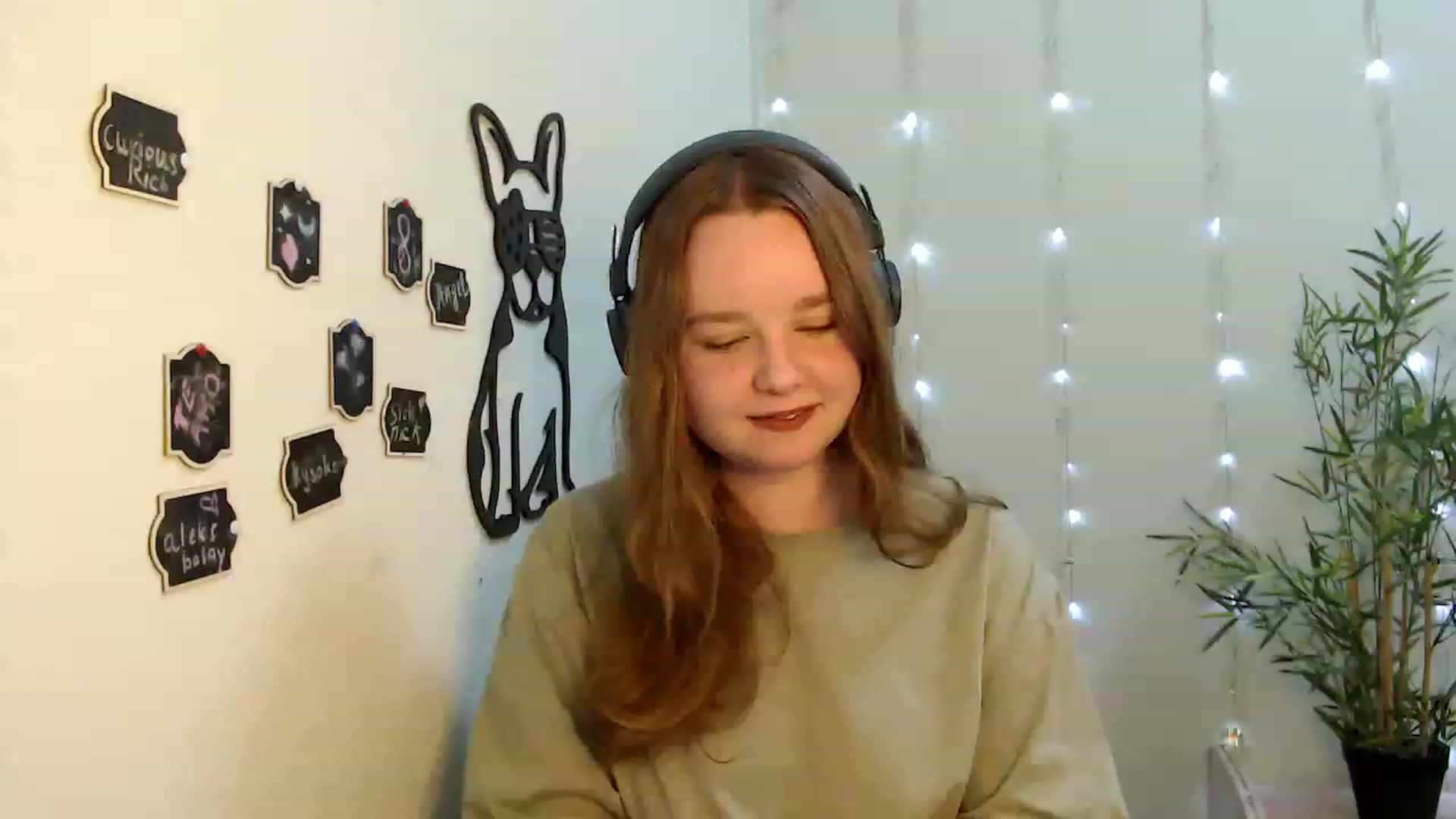 Gallery image thumbnail from Cold_Moon's myfreecams stream on, 05/21/2023, 12:24 image 13 of 20