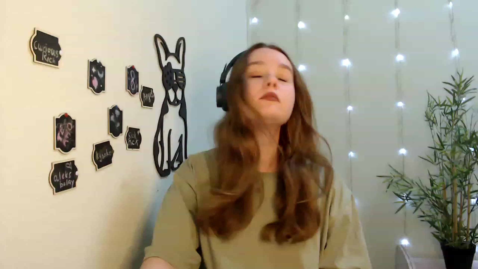 Gallery image thumbnail from Cold_Moon's myfreecams stream on, 05/21/2023, 12:24 image 5 of 20