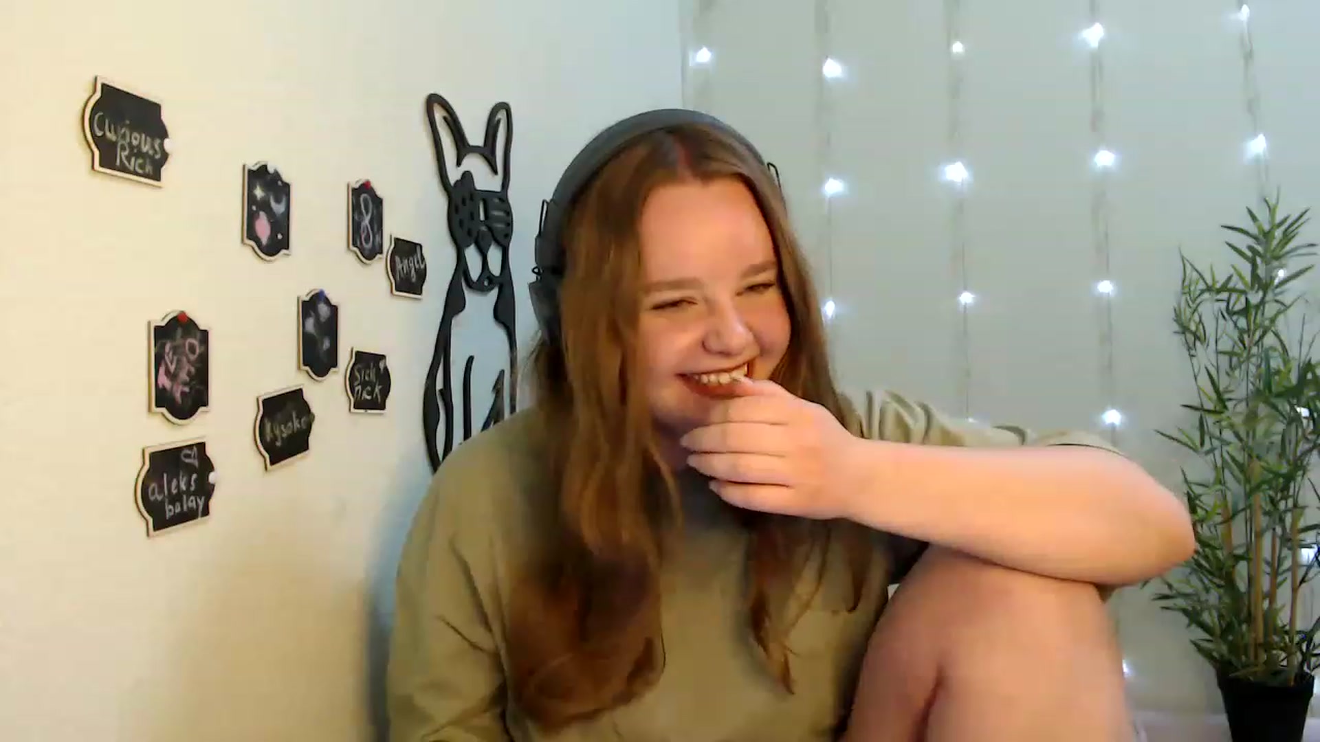 Gallery image thumbnail from Cold_Moon's myfreecams stream on, 05/21/2023, 14:11 image 12 of 20