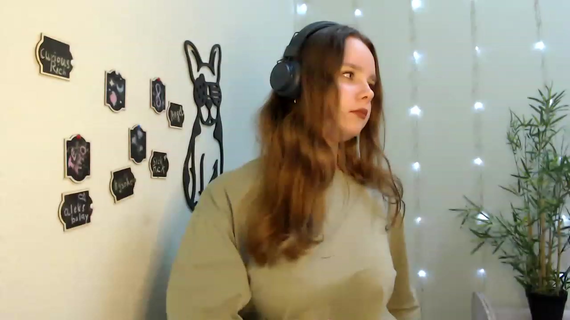 Gallery image thumbnail from Cold_Moon's myfreecams stream on, 05/21/2023, 14:11 image 5 of 20