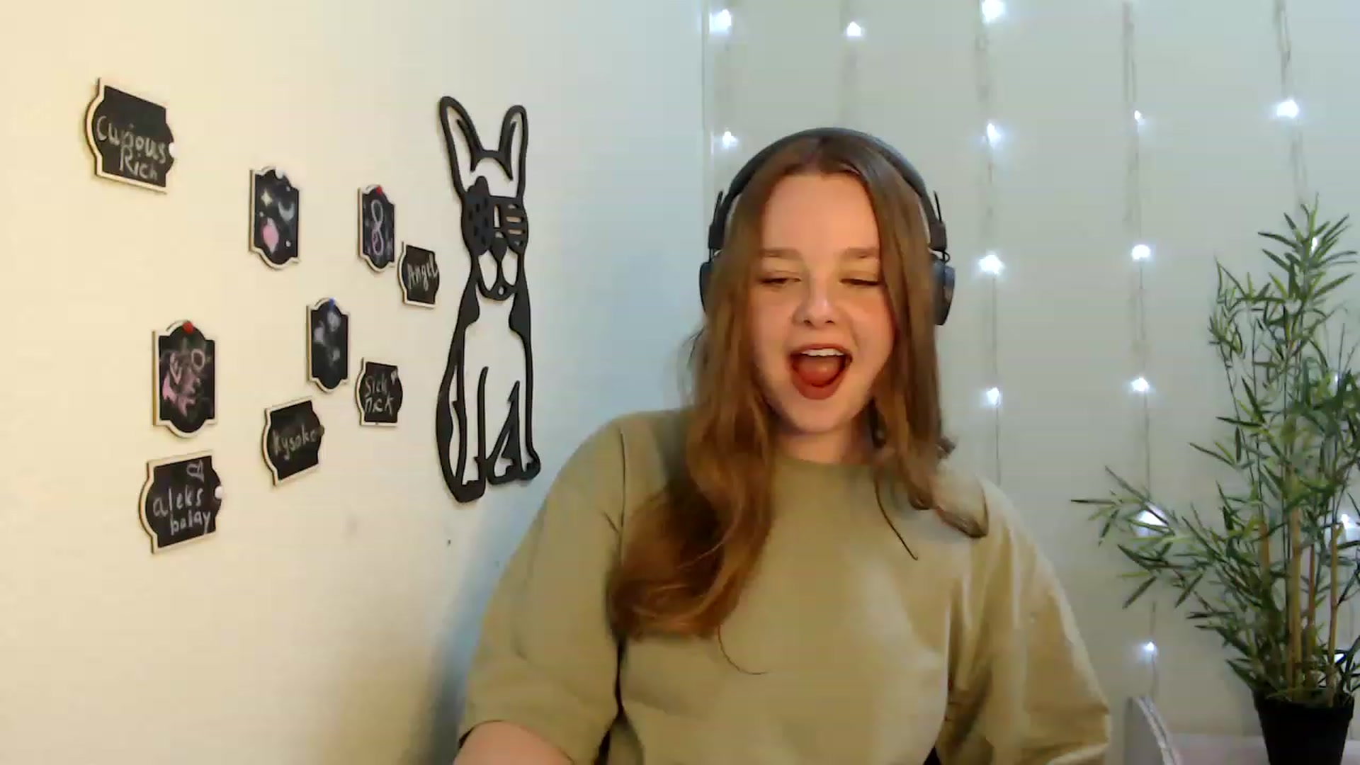 Gallery image thumbnail from Cold_Moon's myfreecams stream on, 05/21/2023, 14:11 image 8 of 20