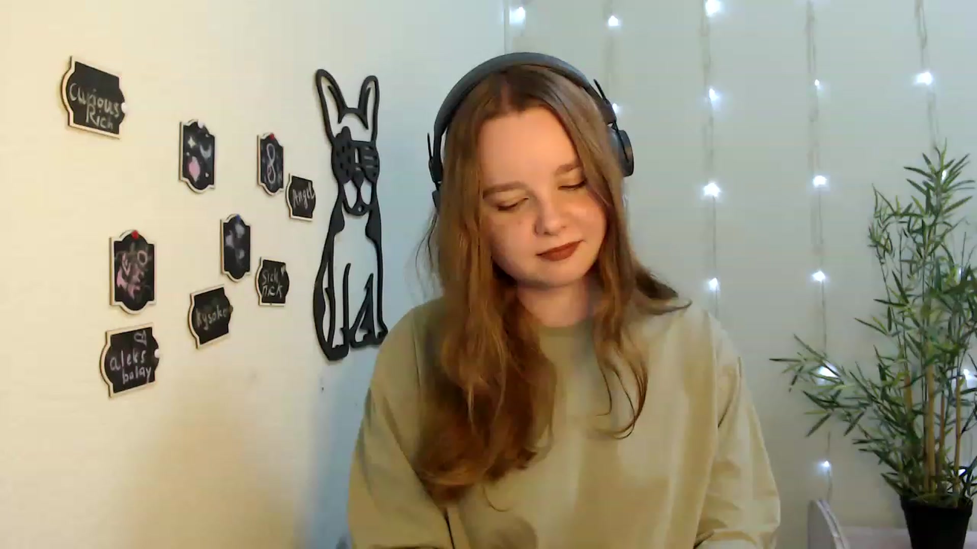 Gallery image thumbnail from Cold_Moon's myfreecams stream on, 05/21/2023, 14:11 image 4 of 20