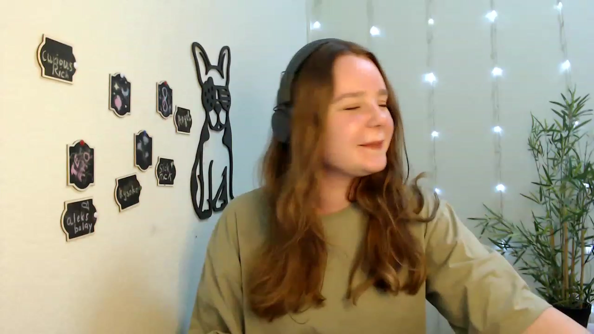 Gallery image thumbnail from Cold_Moon's myfreecams stream on, 05/21/2023, 14:11 image 14 of 20