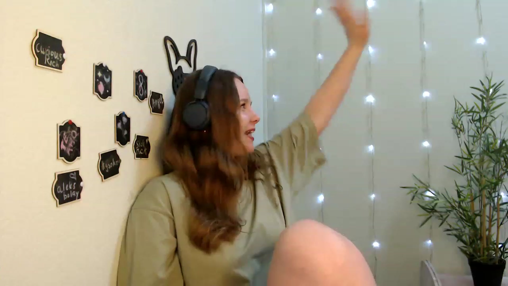 Gallery image thumbnail from Cold_Moon's myfreecams stream on, 05/21/2023, 14:11 image 7 of 20