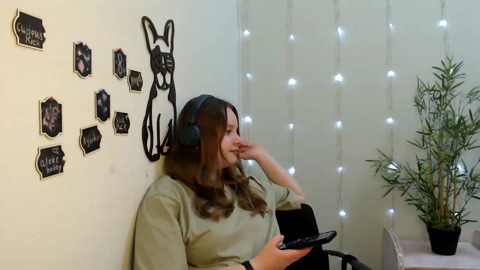 Gallery image thumbnail from Cold_Moon's myfreecams stream on, 05/21/2023, 15:58 image 4 of 20