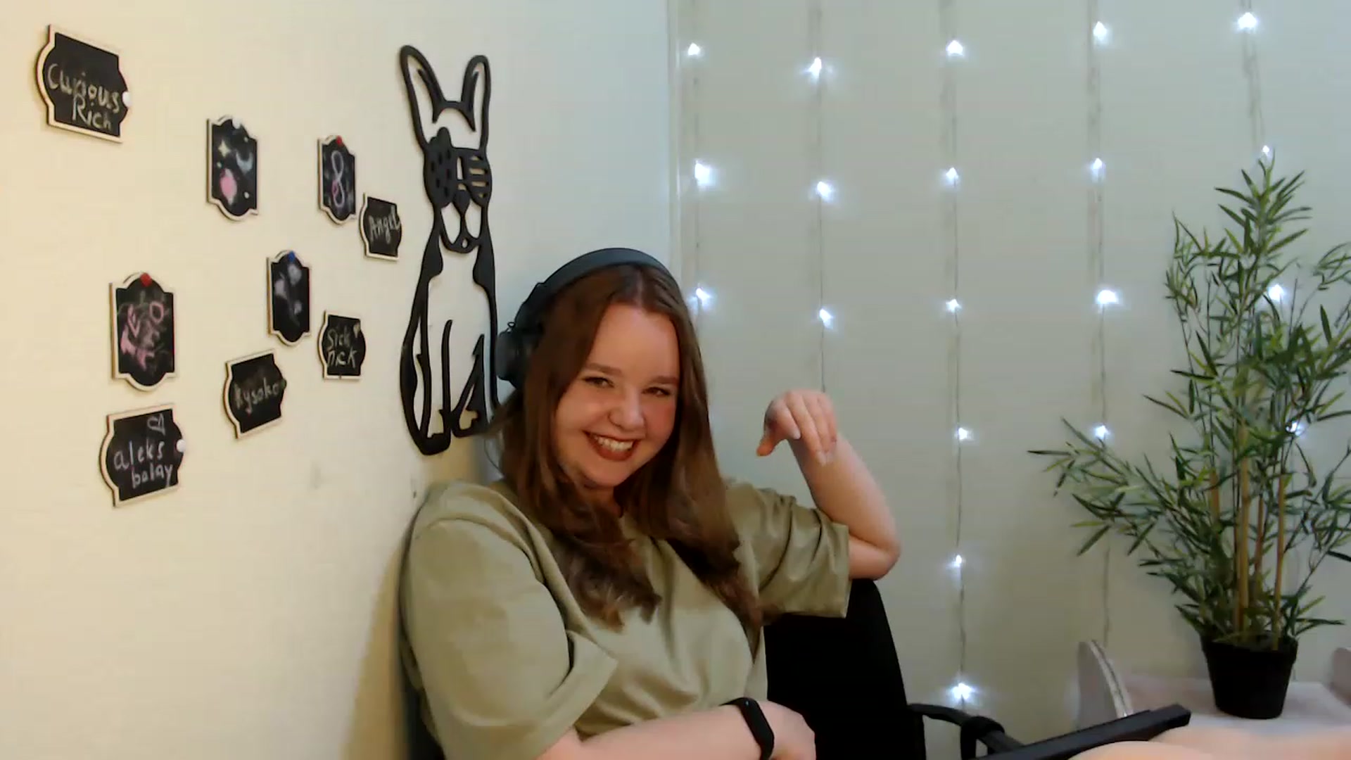 Gallery image thumbnail from Cold_Moon's myfreecams stream on, 05/21/2023, 15:58 image 2 of 20