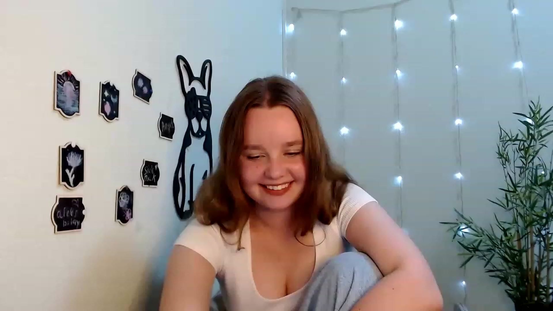 Gallery image thumbnail from Cold_Moon's myfreecams stream on, 06/11/2023, 13:29 image 1 of 20
