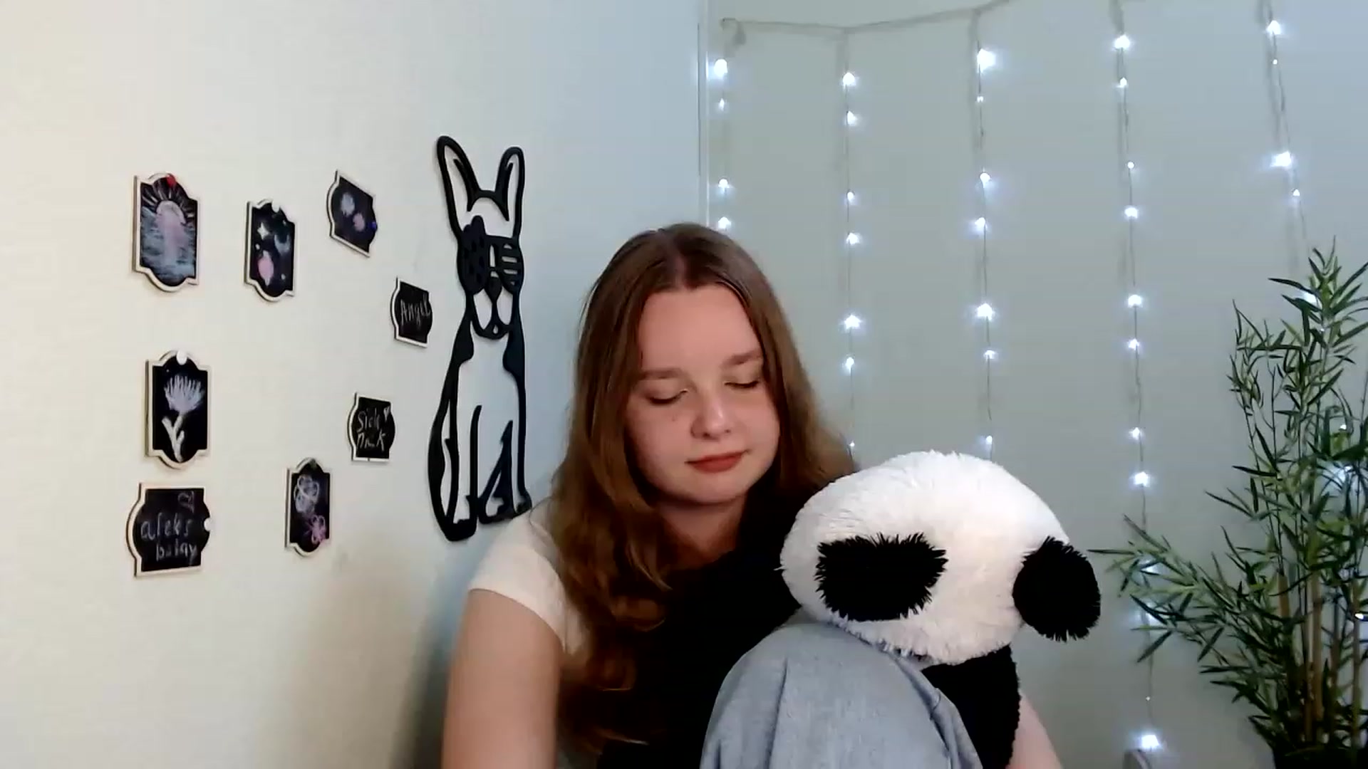 Gallery image thumbnail from Cold_Moon's myfreecams stream on, 06/11/2023, 13:29 image 15 of 20