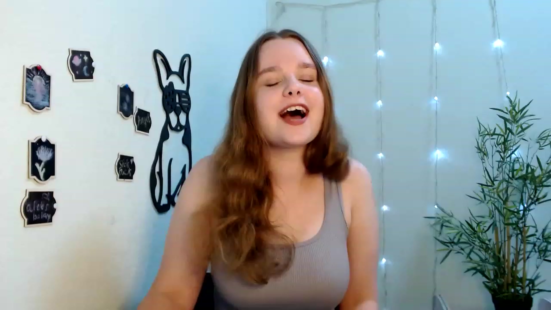 Gallery image thumbnail from Cold_Moon's myfreecams stream on, 06/18/2023, 13:22 image 3 of 20