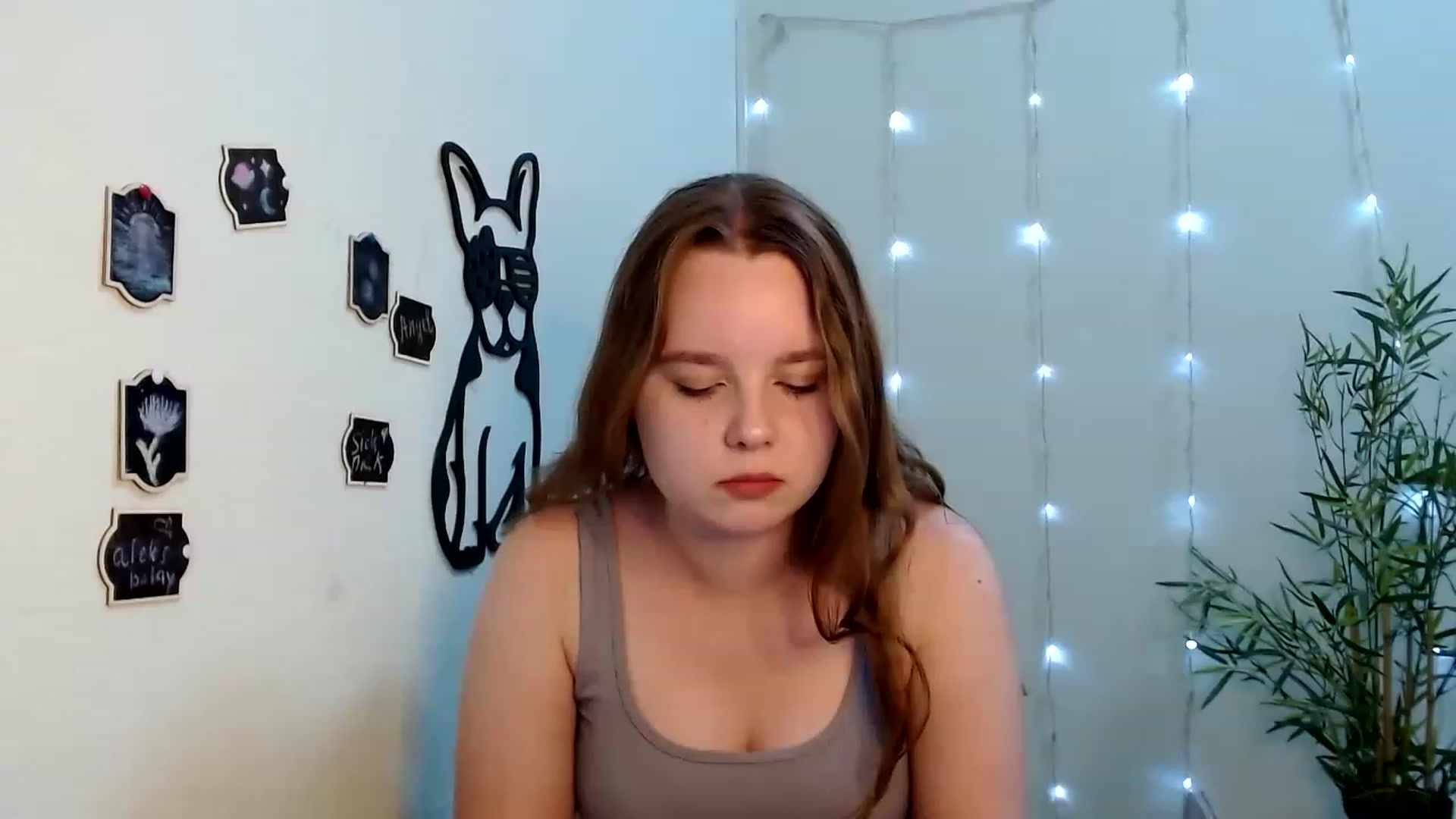 Gallery image thumbnail from Cold_Moon's myfreecams stream on, 06/18/2023, 15:24 image 15 of 20