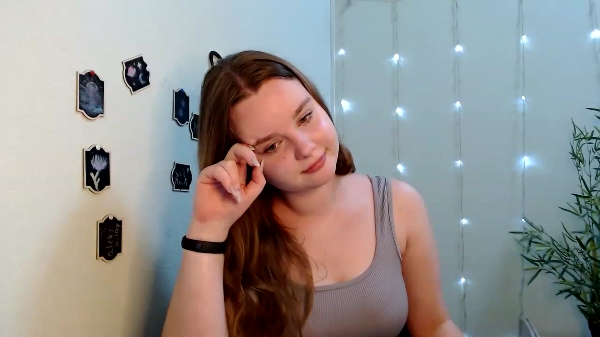 Gallery image thumbnail from Cold_Moon's myfreecams stream on, 06/18/2023, 17:28 image 18 of 20