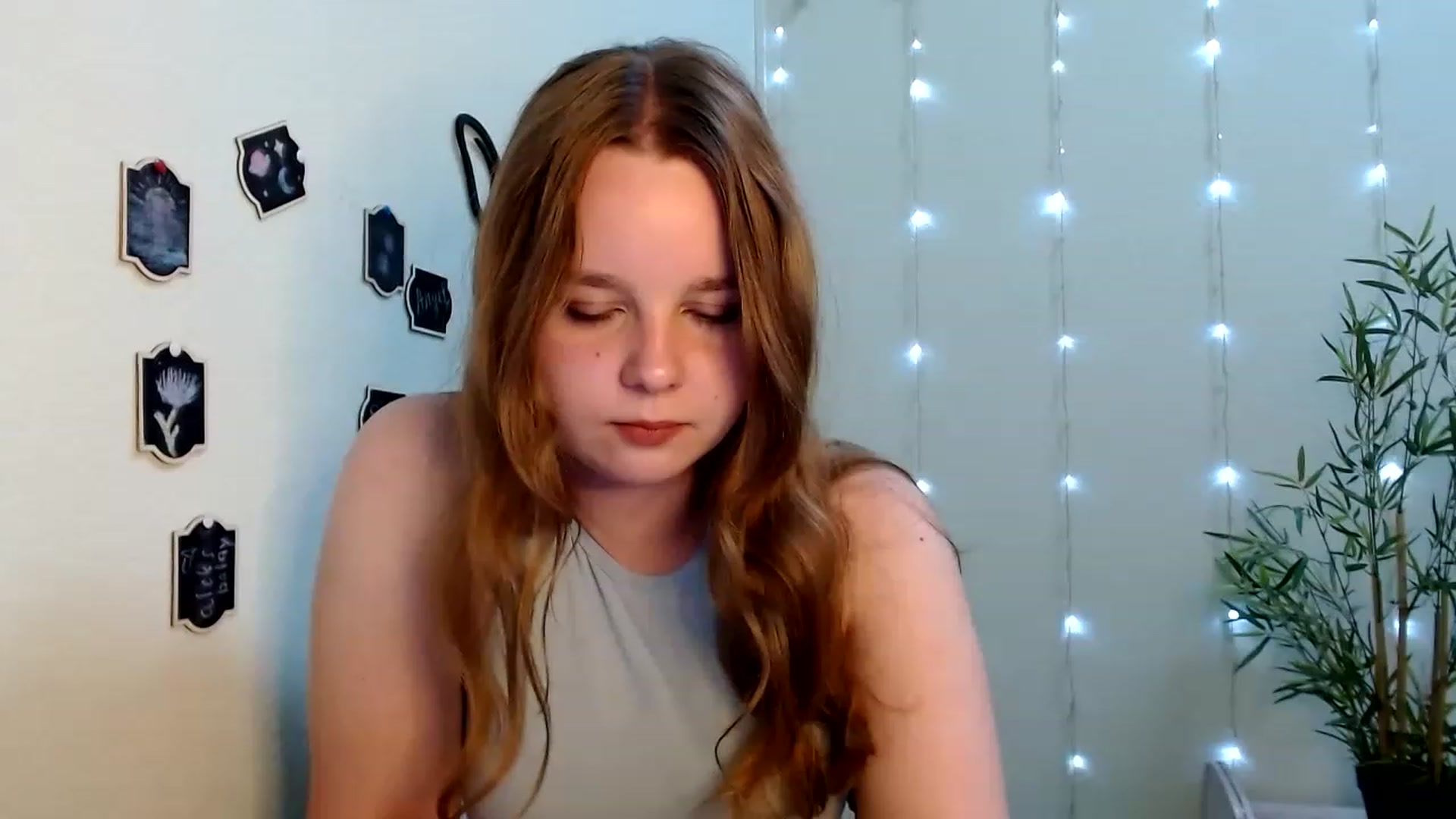 Gallery image thumbnail from Cold_Moon's myfreecams stream on, 06/19/2023, 12:54 image 19 of 20