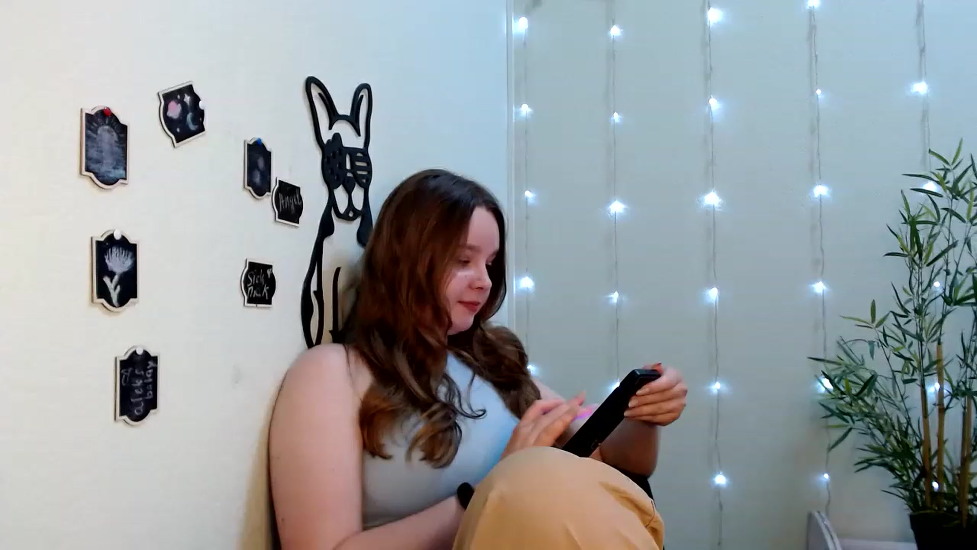 Gallery image thumbnail from Cold_Moon's myfreecams stream on, 06/19/2023, 12:54 image 13 of 20