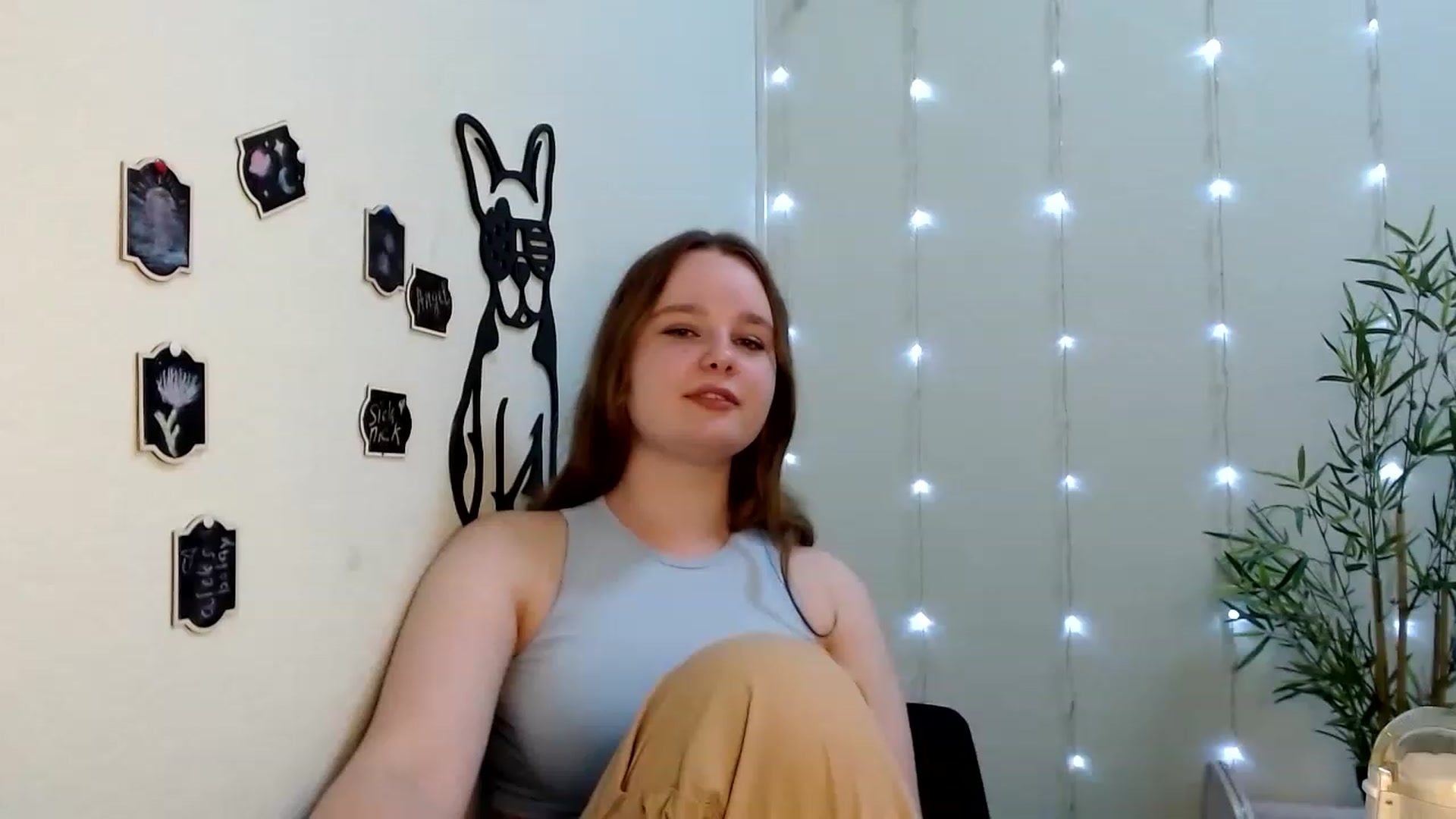 Gallery image thumbnail from Cold_Moon's myfreecams stream on, 06/19/2023, 14:08 image 8 of 20