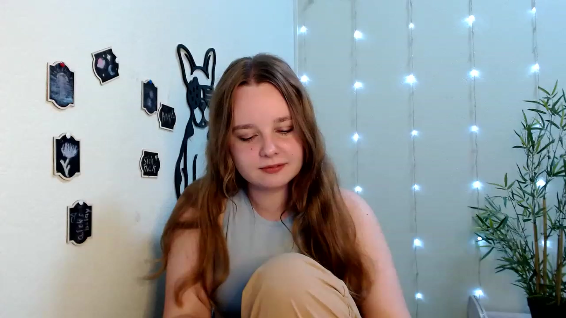 Gallery image thumbnail from Cold_Moon's myfreecams stream on, 06/19/2023, 14:08 image 3 of 20