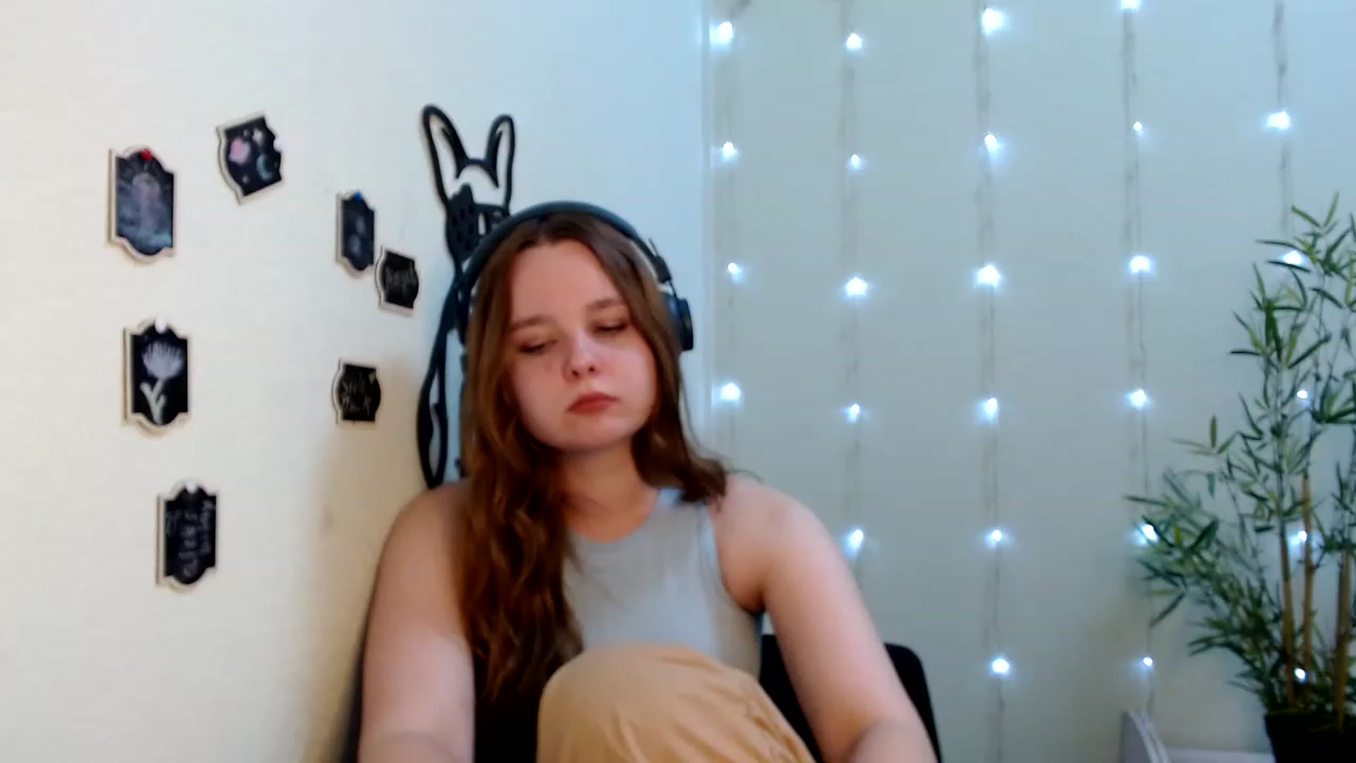 Gallery image thumbnail from Cold_Moon's myfreecams stream on, 06/19/2023, 17:02 image 20 of 20