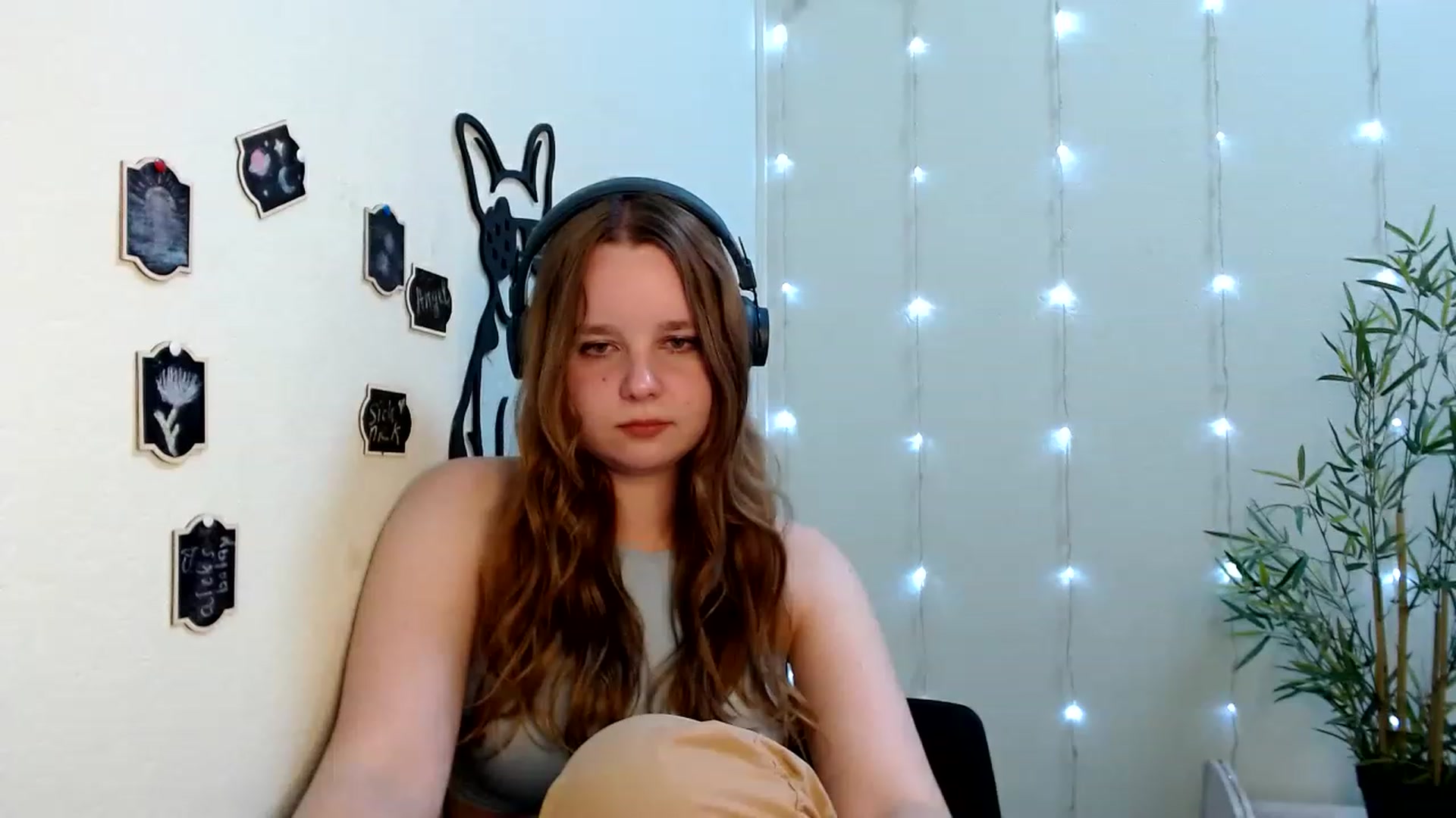 Gallery image thumbnail from Cold_Moon's myfreecams stream on, 06/19/2023, 17:02 image 11 of 20