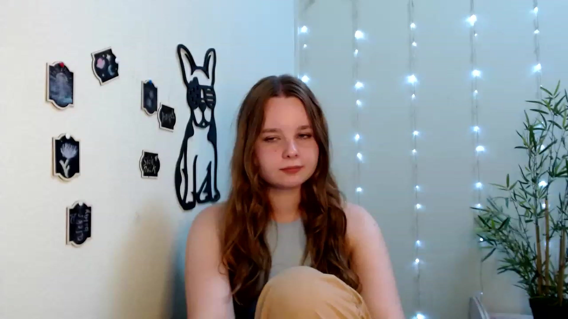 Gallery image thumbnail from Cold_Moon's myfreecams stream on, 06/19/2023, 17:02 image 6 of 20