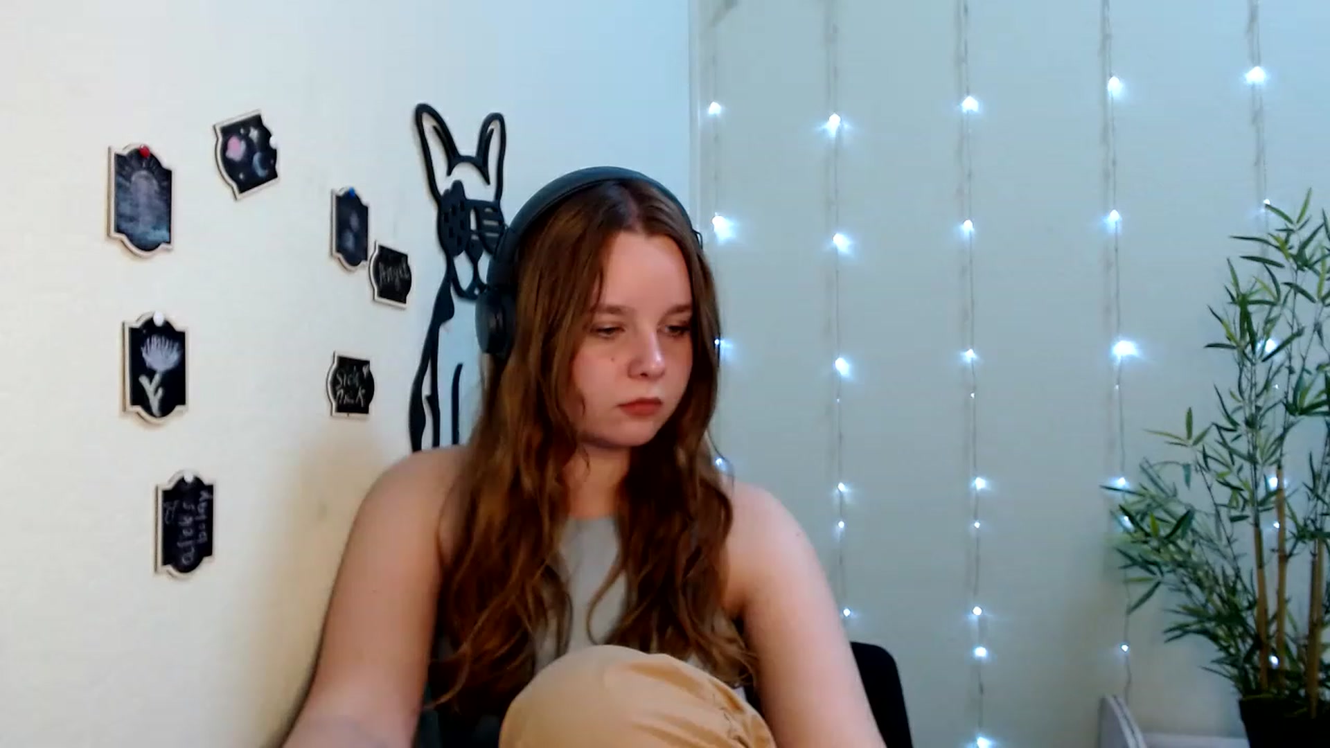 Gallery image thumbnail from Cold_Moon's myfreecams stream on, 06/19/2023, 17:02 image 9 of 20