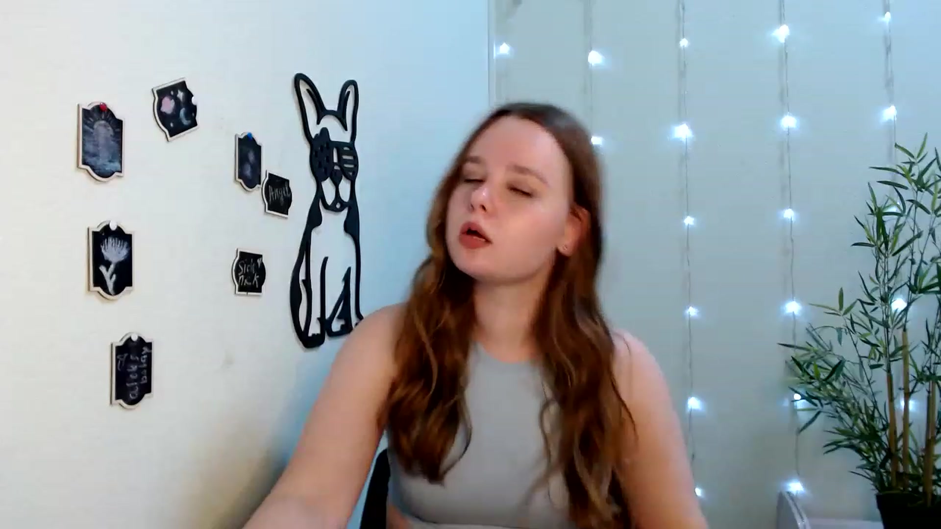 Gallery image thumbnail from Cold_Moon's myfreecams stream on, 06/19/2023, 17:02 image 4 of 20